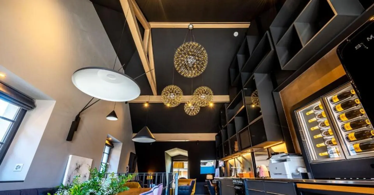LUTRY - Ein einzigartiger Ort im Herzen des Dorfes | Wohn-, Gewerbe- oder Boutique-Hotel - Foto 3 von 11