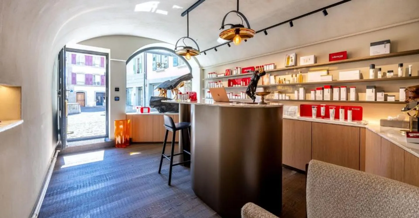 LUTRY - Ein einzigartiger Ort im Herzen des Dorfes | Wohn-, Gewerbe- oder Boutique-Hotel - Foto 10 von 11