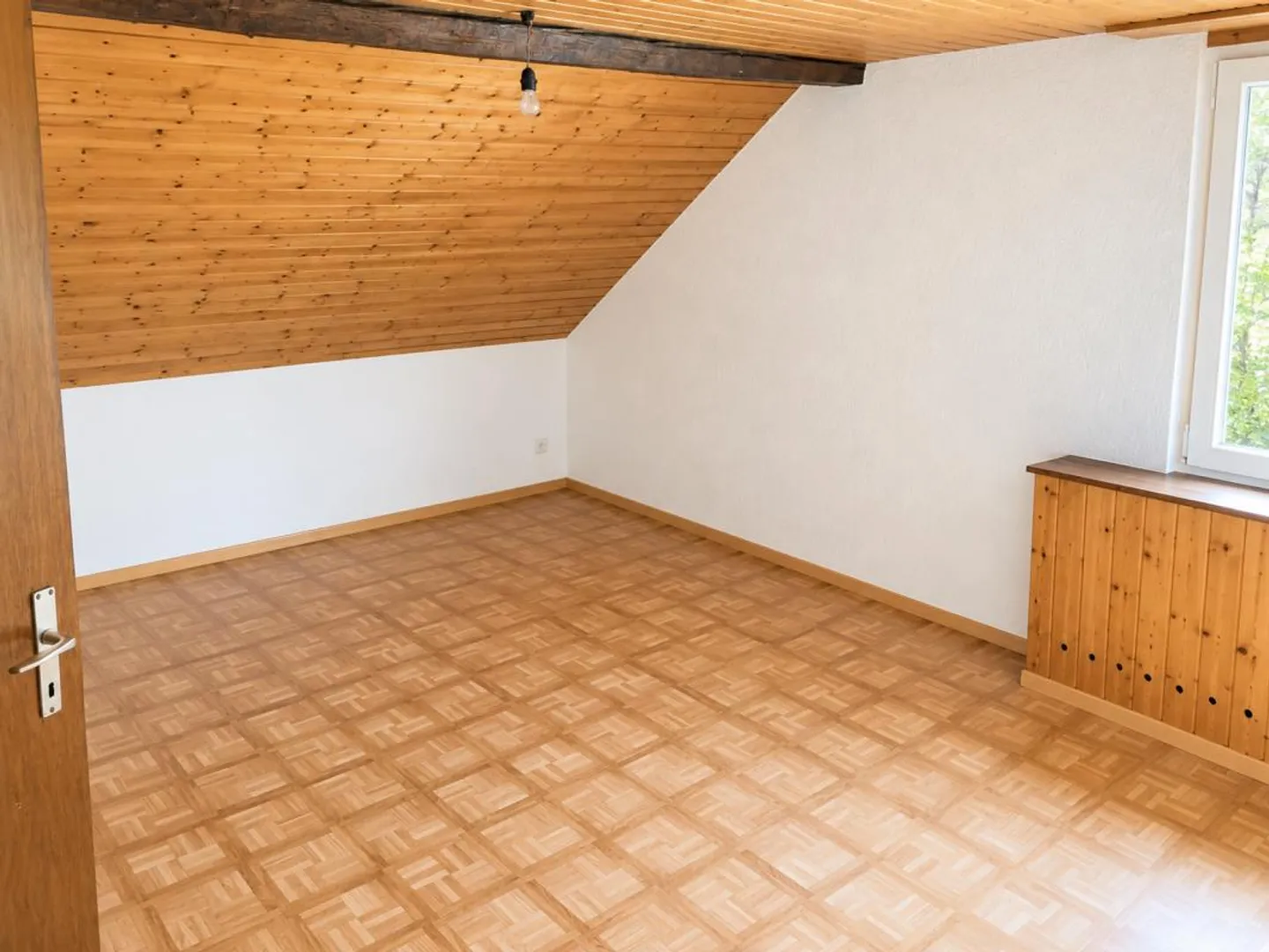 Spacious 3.5 Room Penthouse - Photo 5 of 9