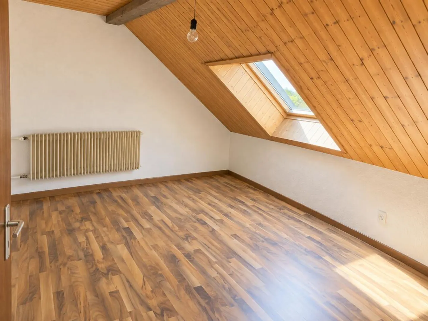 Spacious 3.5 Room Penthouse - Photo 6 of 9
