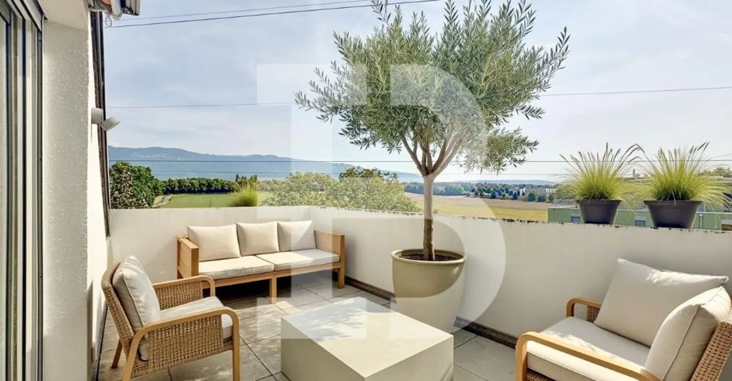 Stylische Wohnung mit Terrasse - Foto 2 von 11