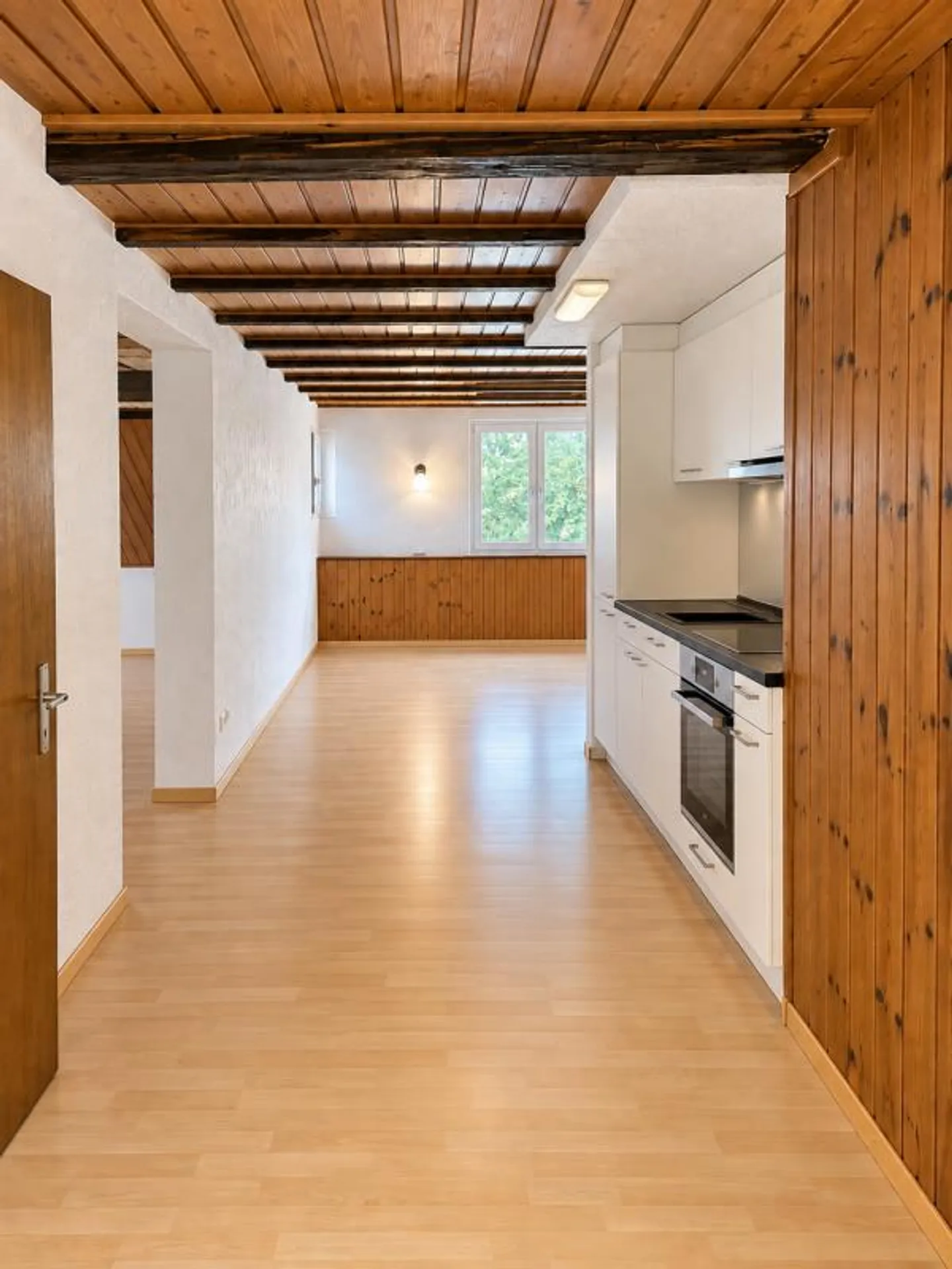 Spacious 3.5 Room Penthouse - Photo 1 of 9