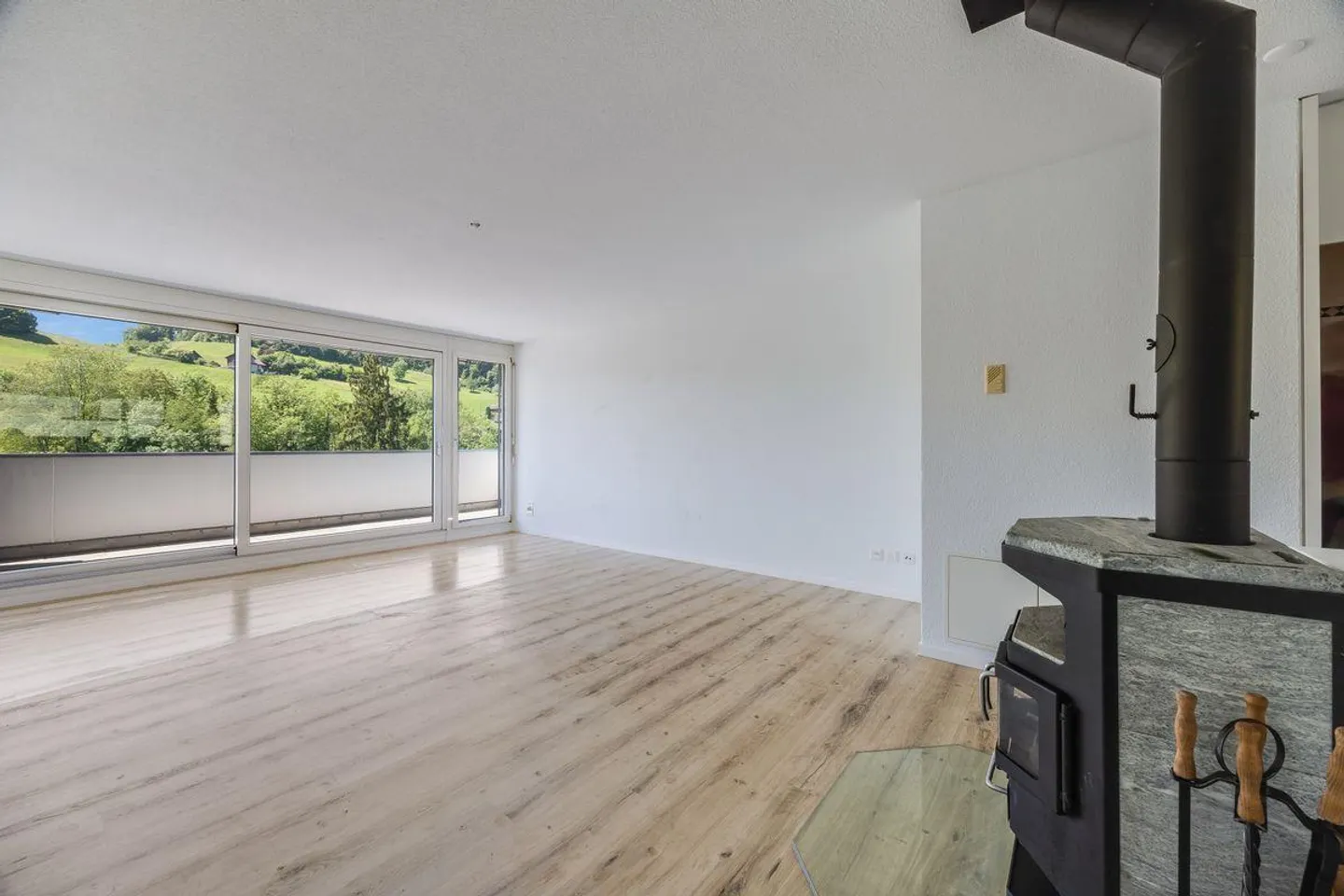 Spacious 4.5-room duplex with a view in Eschenbach - Photo 4 of 13