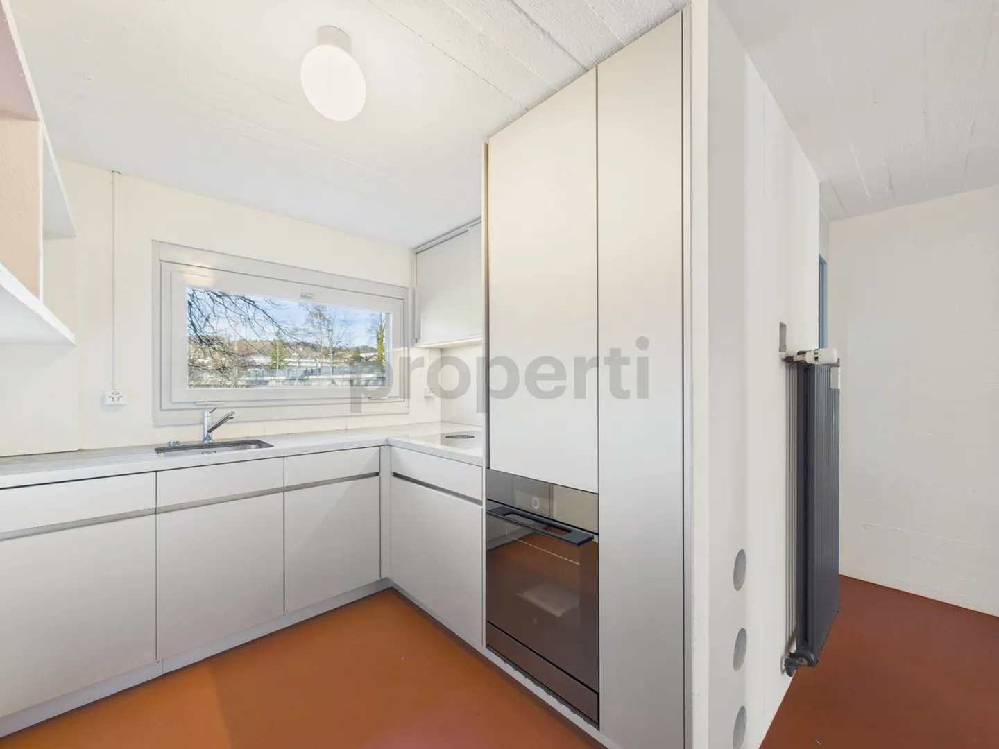 Wohnen in einer Ikone der Schweizer Architektur | Einzigartige 4.5-Zimmer-Maisonettewohnung im denkmalgeschützten Atelier-5-Ensemble in Flamatt - Foto 2 di 13