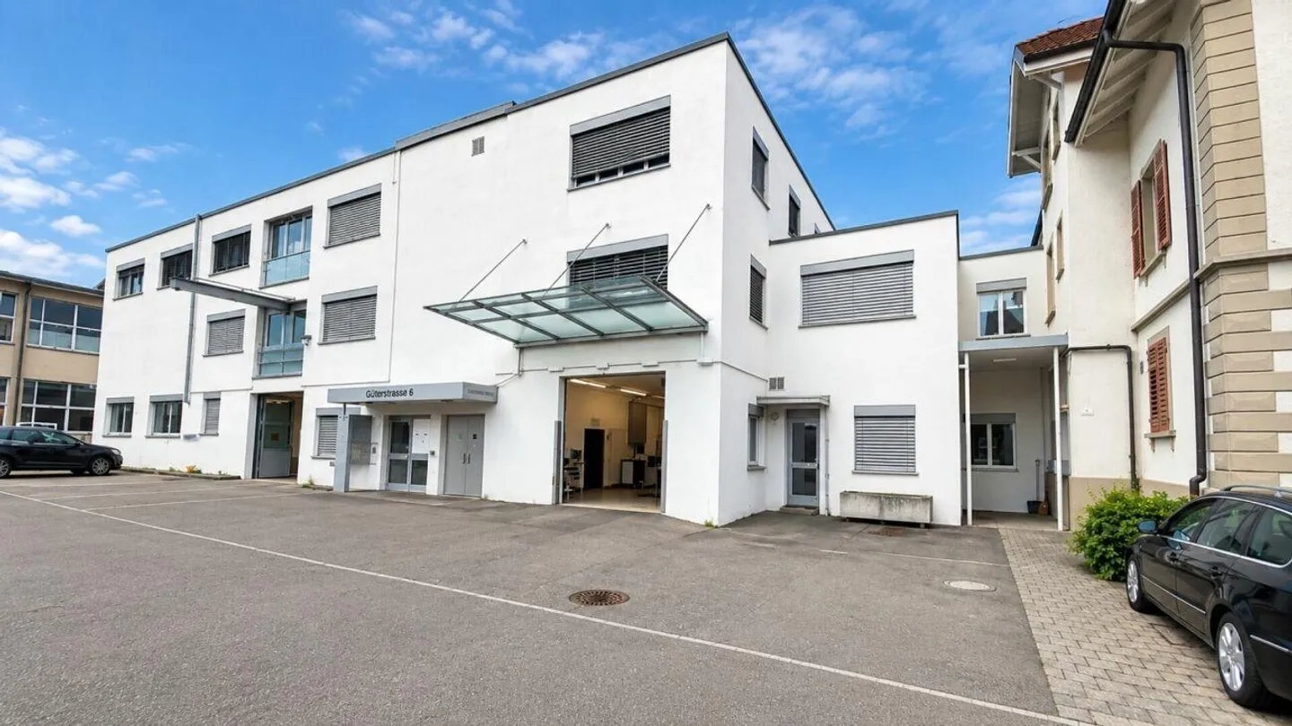 Attractive commercial space with approx. 130 m² - flexible use at G... - Photo 1 of 6
