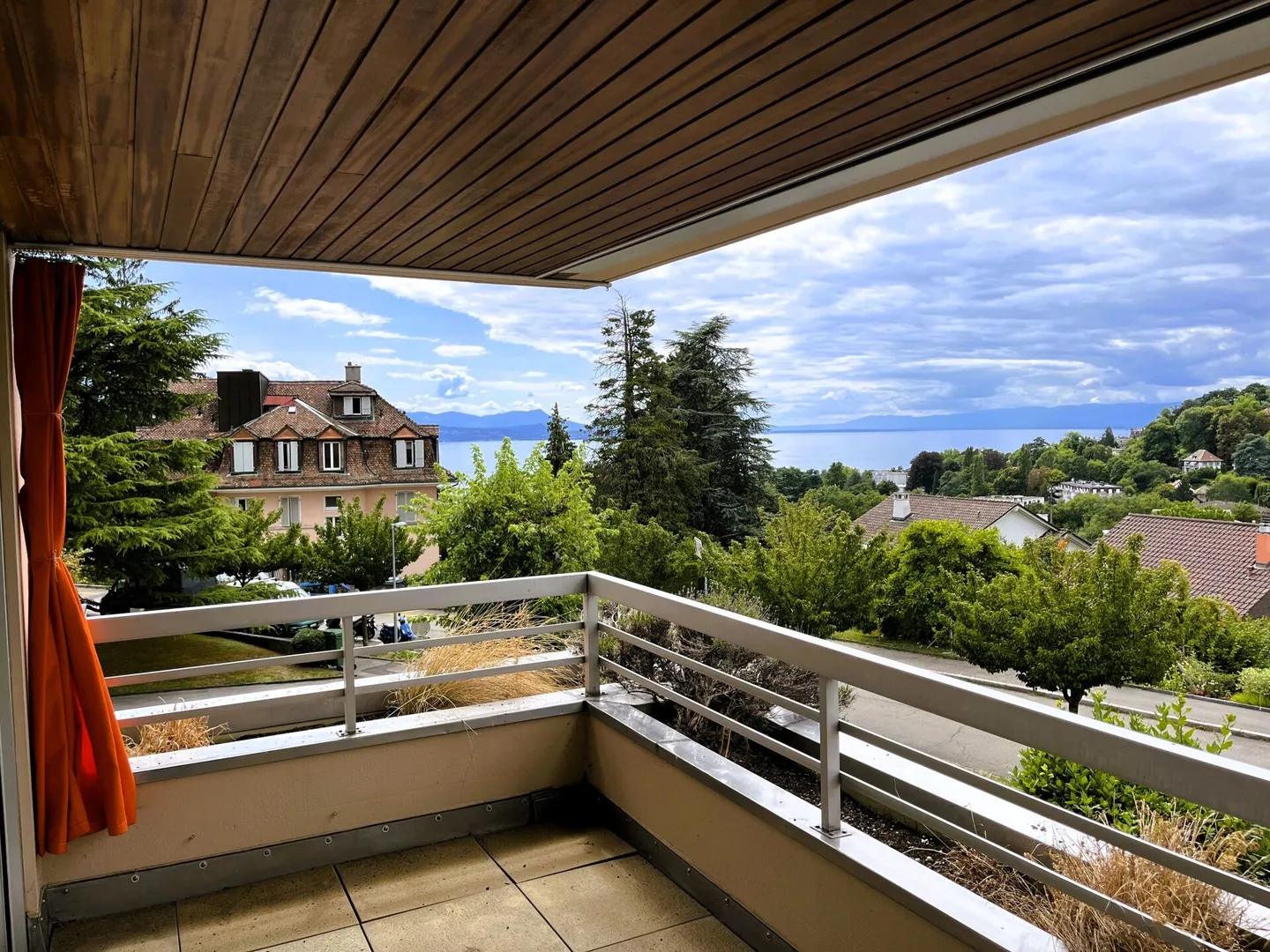 Elegant 4.5 rooms with terrace and exceptional lake view - Photo 1 of 17
