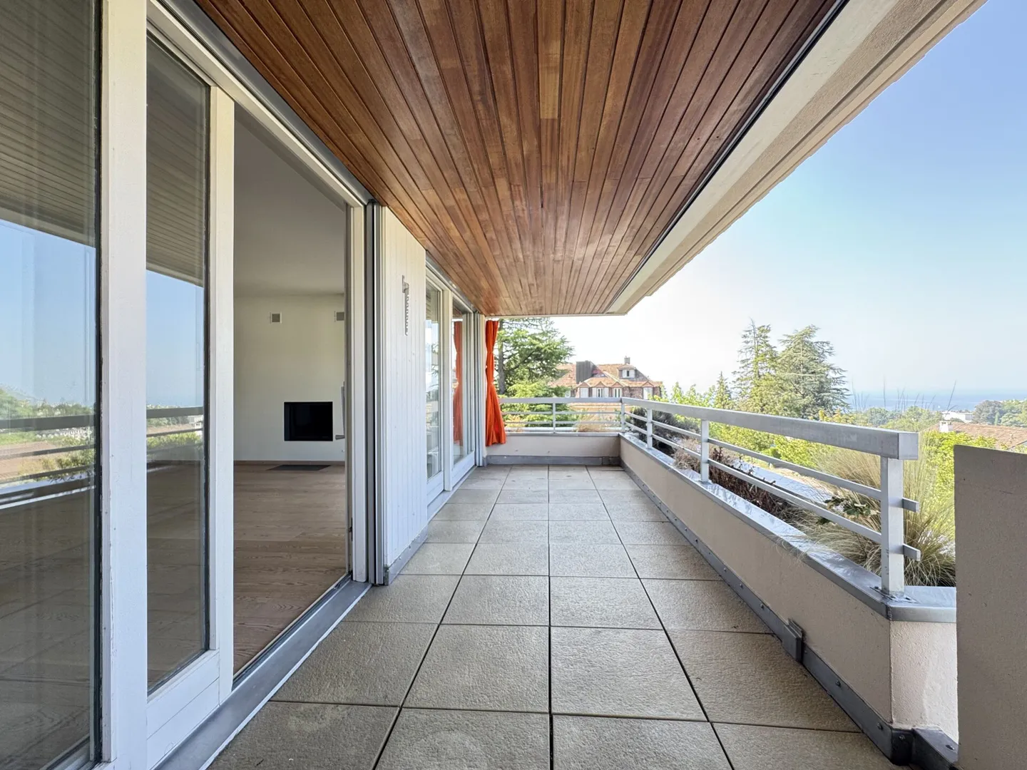 Elegant 4.5 rooms with terrace and exceptional lake view - Photo 2 of 17