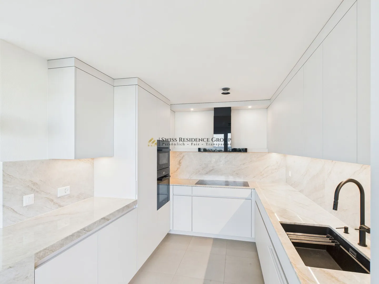 Wohnen mit Weitblick: Traumhafte 6.5-Zimmer-Terrassenwohnung mit Seesicht in Wollerau - Foto 9 von 28