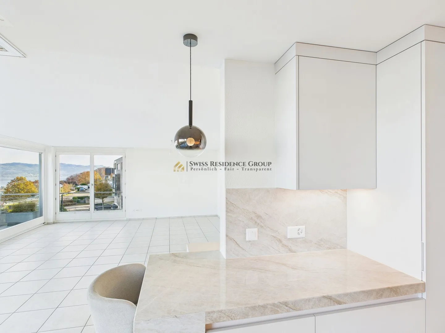 Wohnen mit Weitblick: Traumhafte 6.5-Zimmer-Terrassenwohnung mit Seesicht in Wollerau - Foto 10 von 28