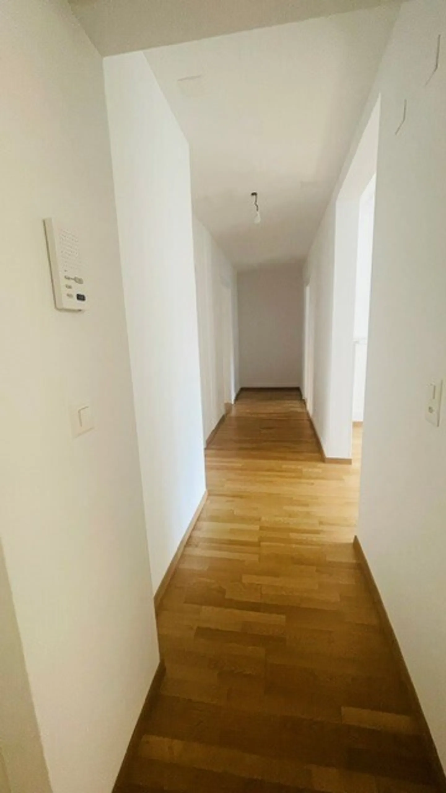 Central and comfortable 4.5-room apartment near Wiedikon train station - Photo 2 of 10