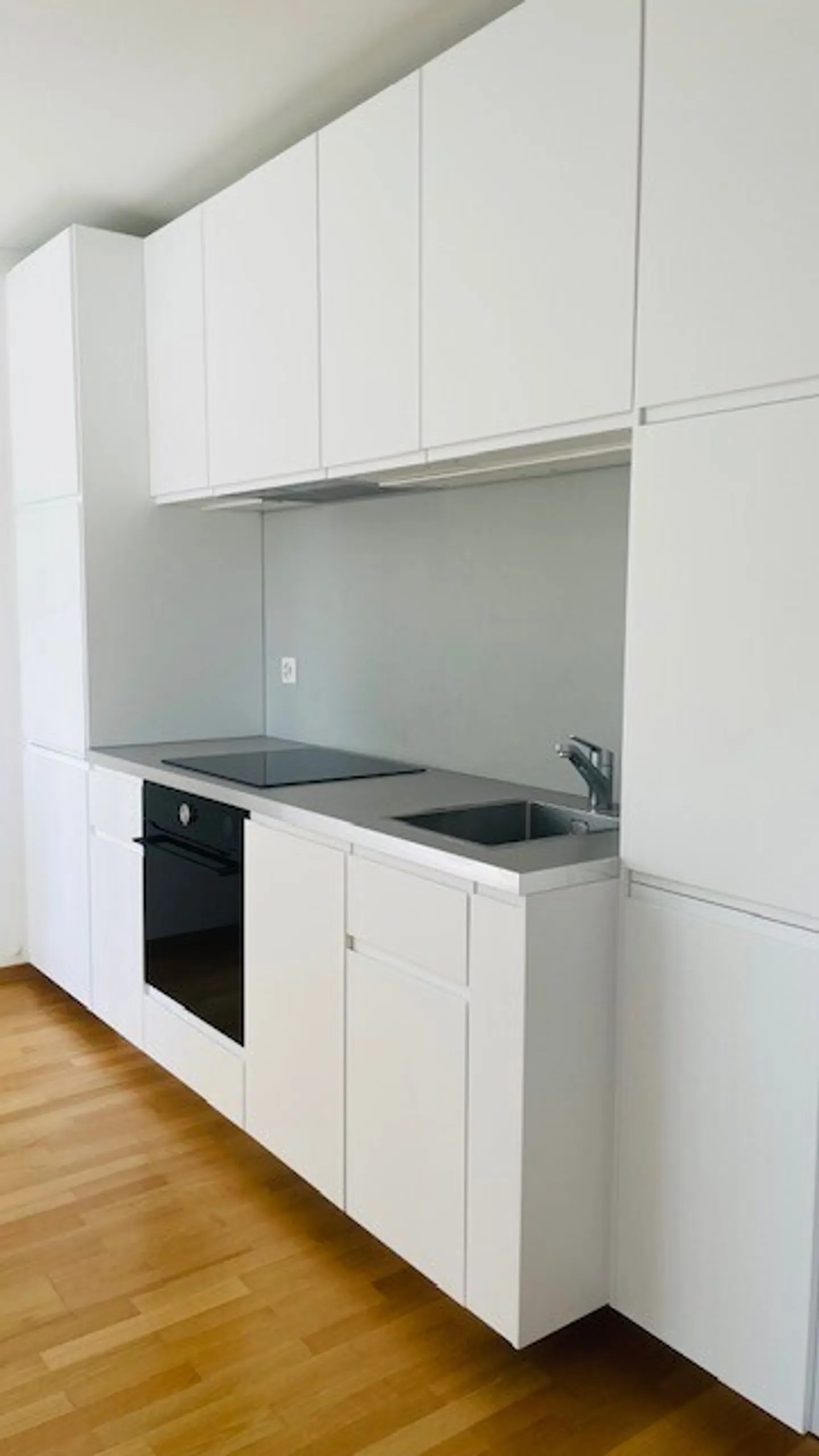 Central and comfortable 4.5-room apartment near Wiedikon train station - Photo 4 of 10