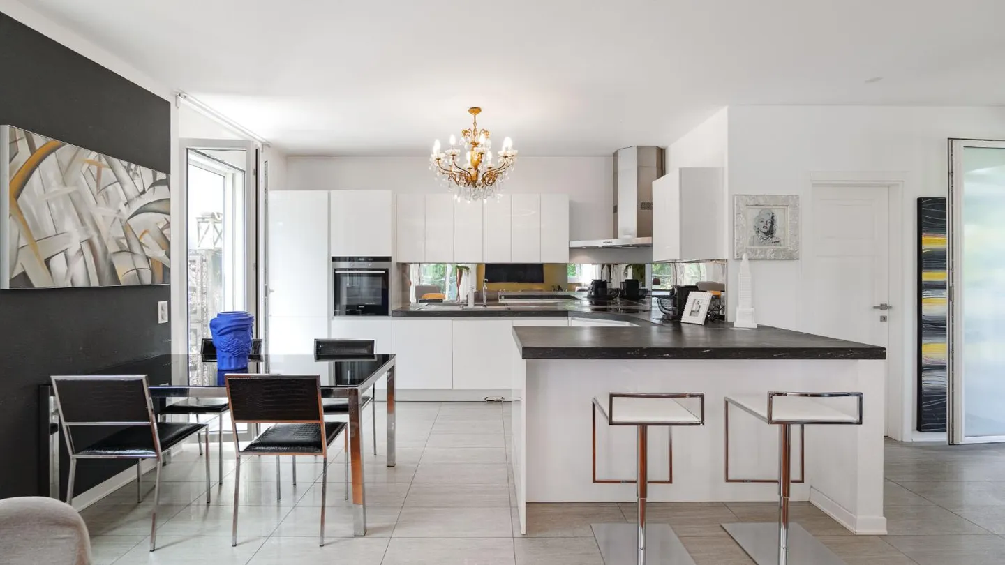 Affascinante Casa Familiare con Terrazza - Foto 7 di 12