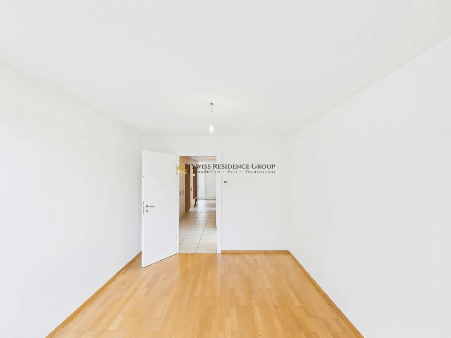 Wohnen mit Weitblick: Traumhafte 6.5-Zimmer-Terrassenwohnung mit Seesicht in Wollerau - Foto 13 von 28