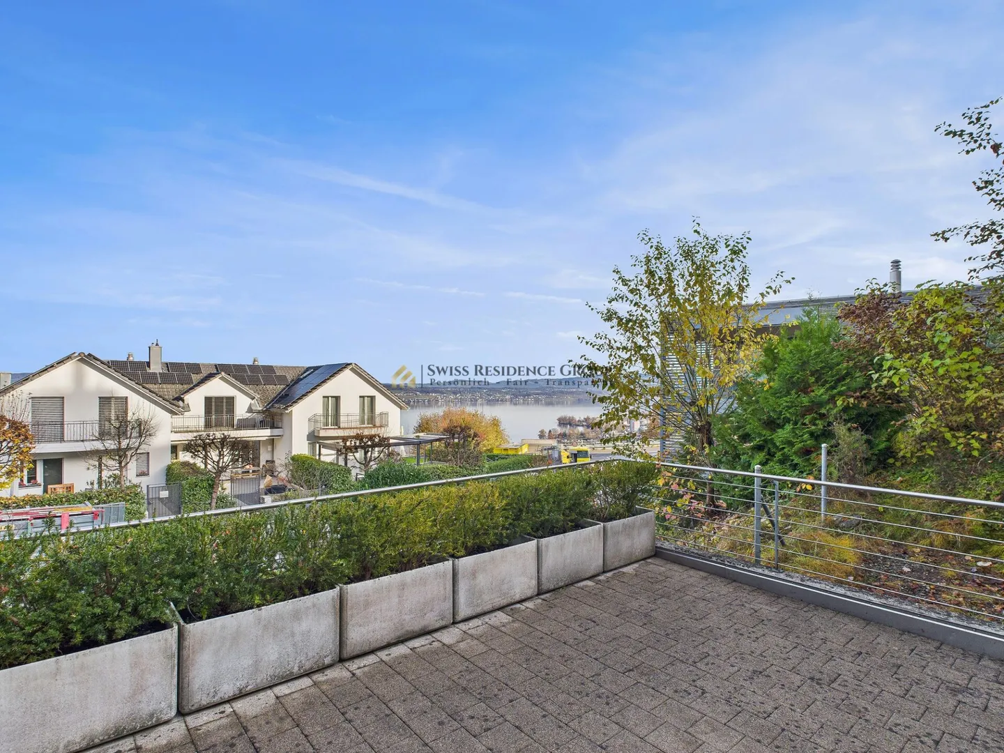 Wohnen mit Weitblick: Traumhafte 6.5-Zimmer-Terrassenwohnung mit Seesicht in Wollerau - Foto 14 von 28