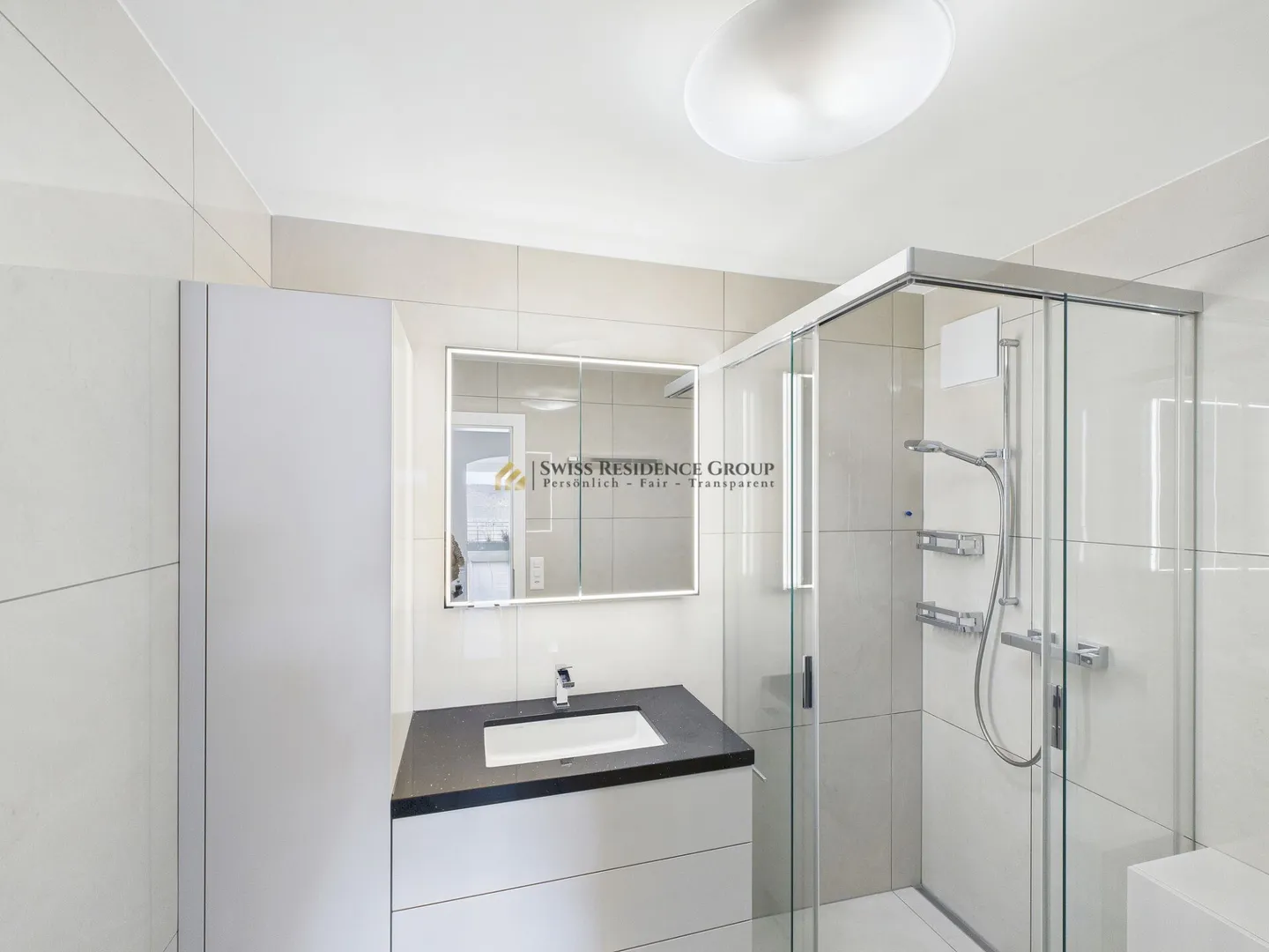 Wohnen mit Weitblick: Traumhafte 6.5-Zimmer-Terrassenwohnung mit Seesicht in Wollerau - Foto 17 von 28