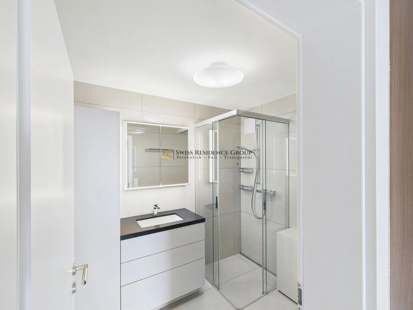 Wohnen mit Weitblick: Traumhafte 6.5-Zimmer-Terrassenwohnung mit Seesicht in Wollerau - Foto 19 von 28