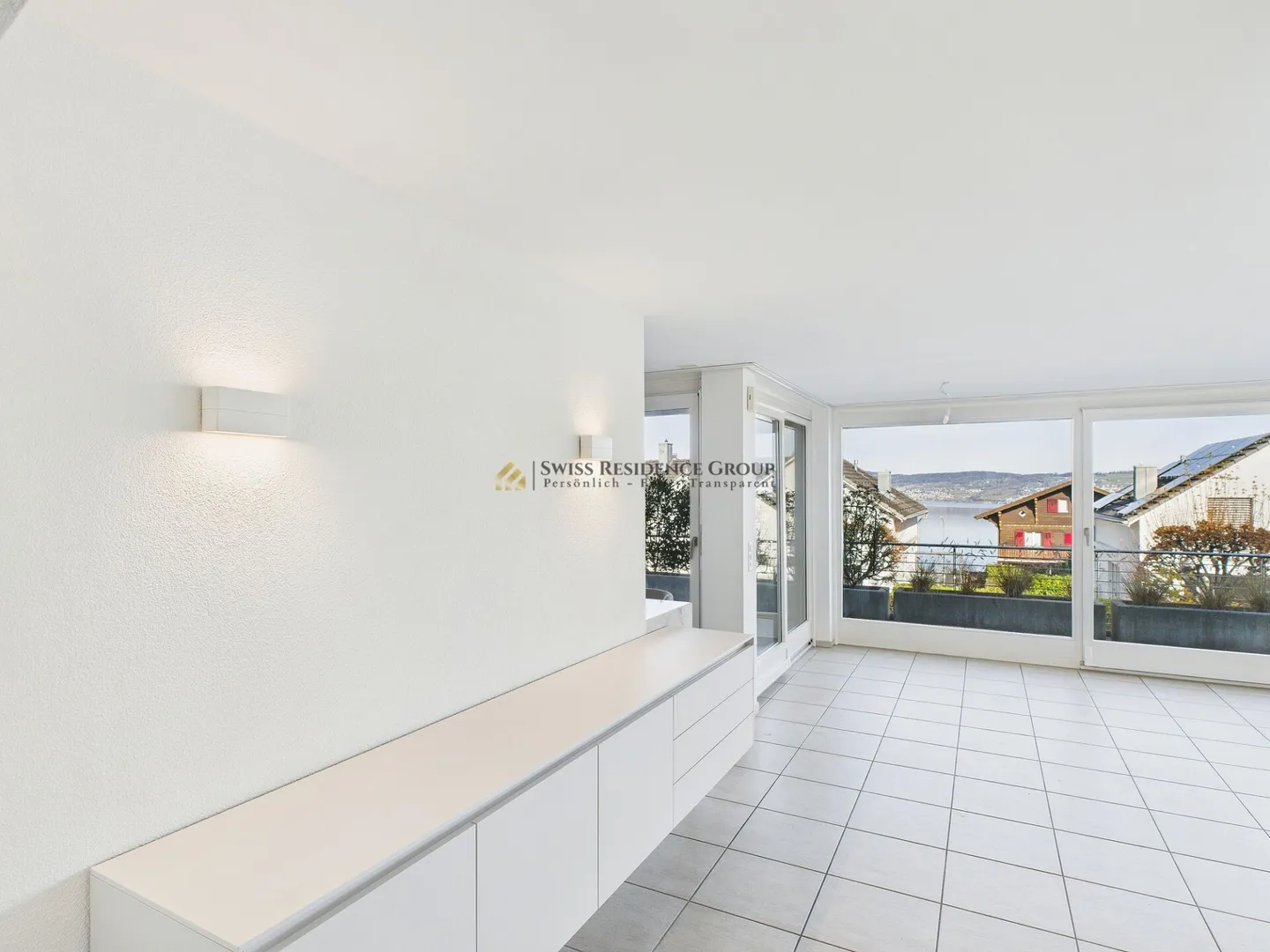 Wohnen mit Weitblick: Traumhafte 6.5-Zimmer-Terrassenwohnung mit Seesicht in Wollerau - Foto 24 von 28