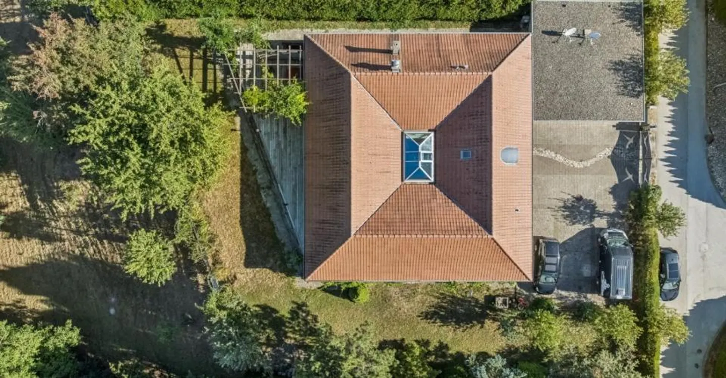 Außergewöhnliches Einfamilienhaus - Foto 2 von 13
