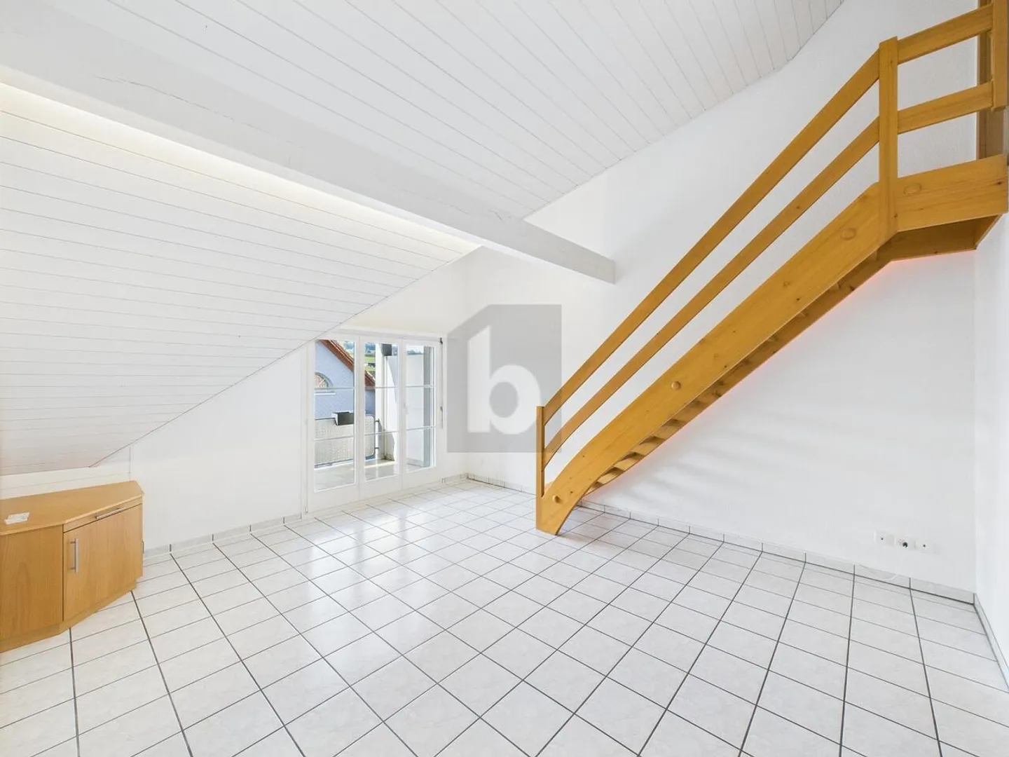 EXTRA HEIGHT MEETS FAMILY COMFORT - Photo 1 of 6