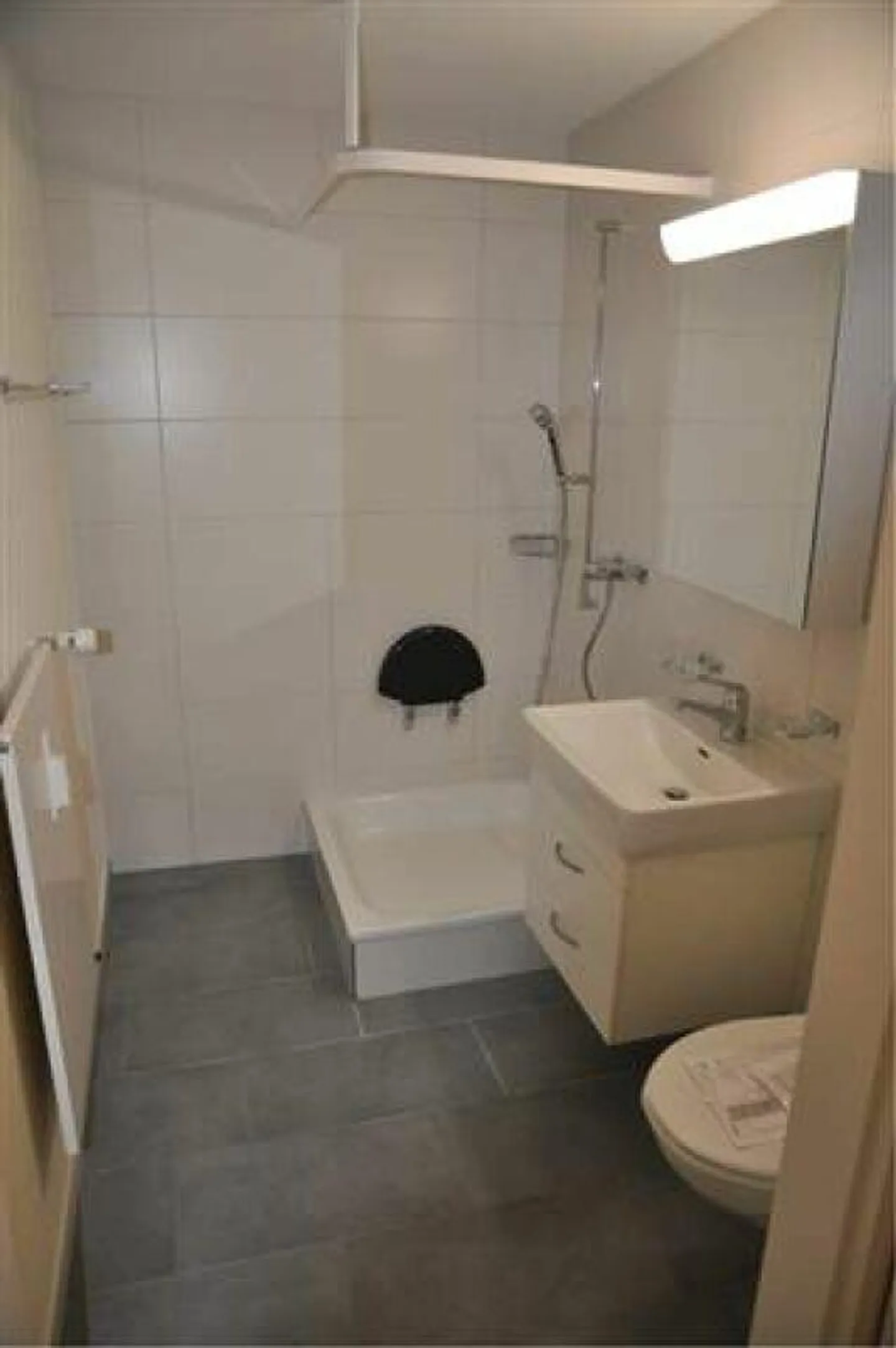 Cozy 1 Room Senior Apartment - Photo 6 of 7