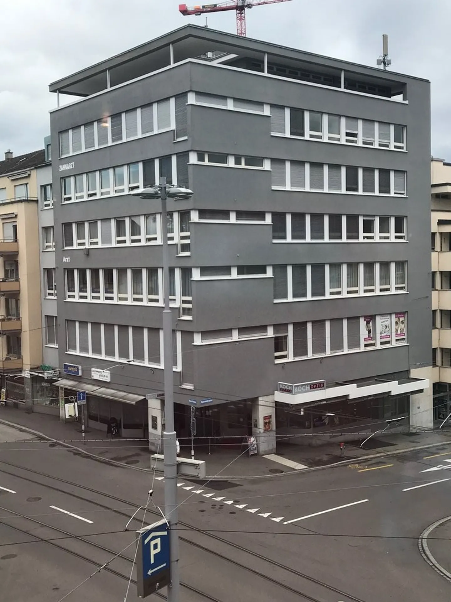 Office space directly at Oerlikon train station - Photo 1 of 7