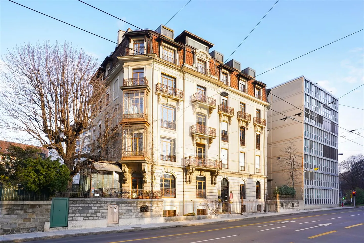 Schönes Objekt von etwa 171m2 im 1. Stock, mitten im Herzen des Champel-Viertels und nahe aller Annehmlichkeiten. - Foto 1 von 12