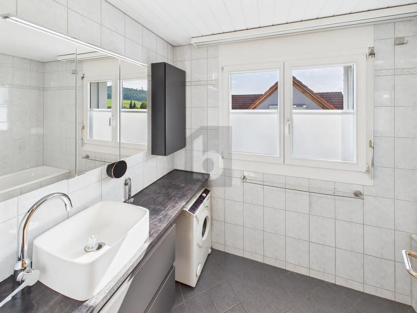 EXTRA HEIGHT MEETS FAMILY COMFORT - Photo 5 of 6