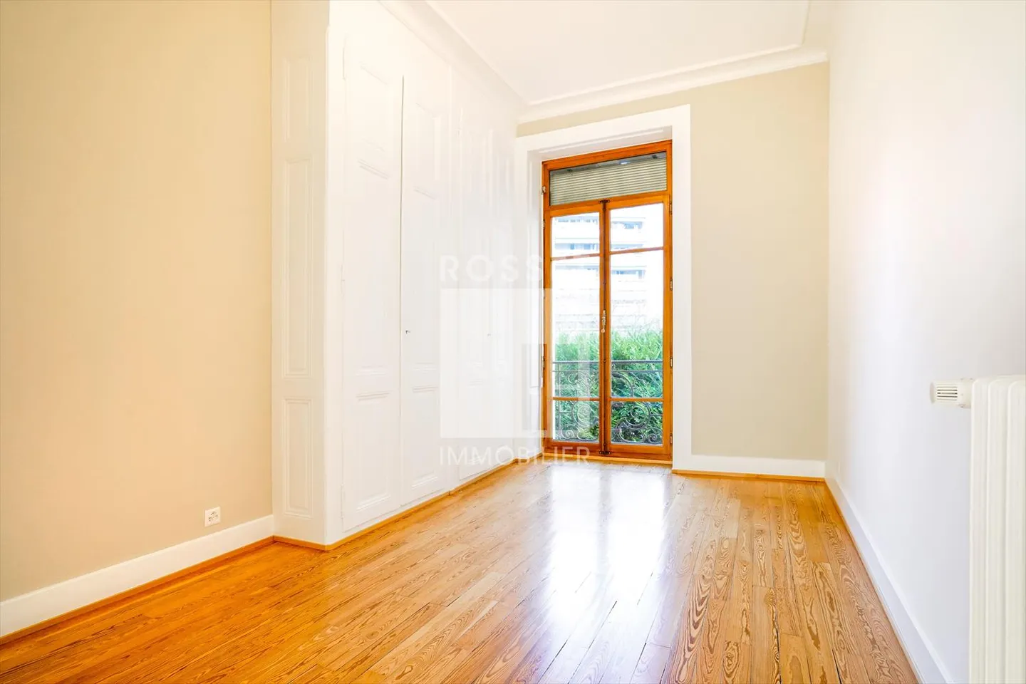 Schönes Objekt von etwa 171m2 im 1. Stock, mitten im Herzen des Champel-Viertels und nahe aller Annehmlichkeiten. - Foto 8 von 12