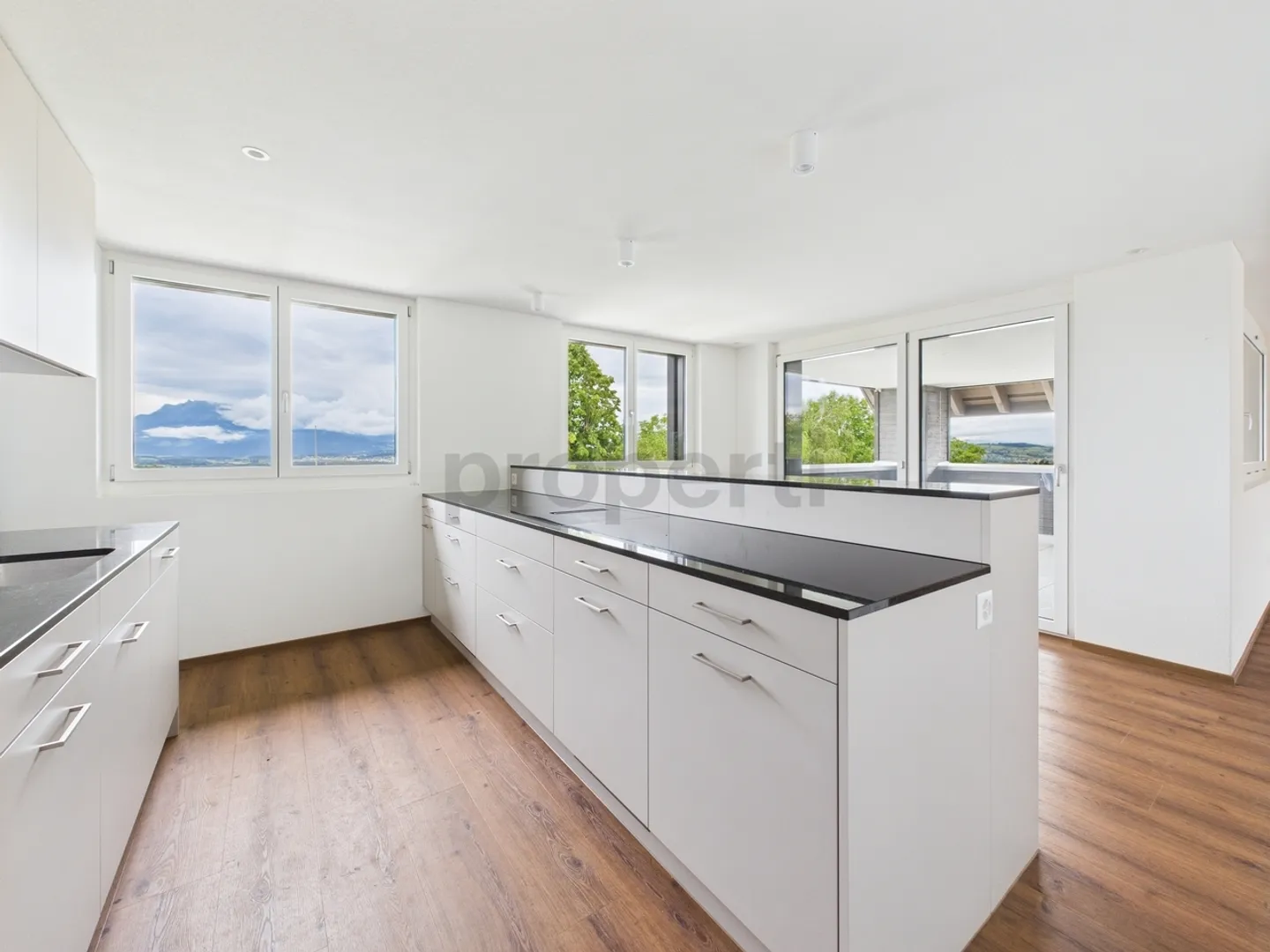 Charmante 6.5-Zimmer Wohnung in Sempach mit Seeblick und Bergsicht - Foto 2 von 12