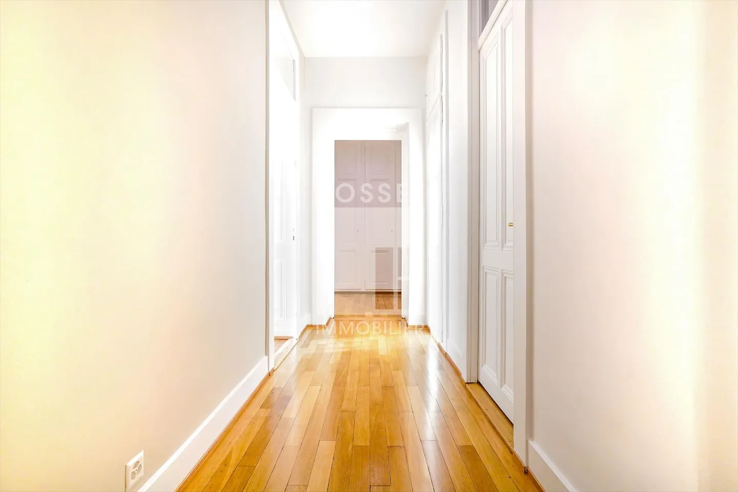 Schönes Objekt von etwa 171m2 im 1. Stock, mitten im Herzen des Champel-Viertels und nahe aller Annehmlichkeiten. - Foto 10 von 12