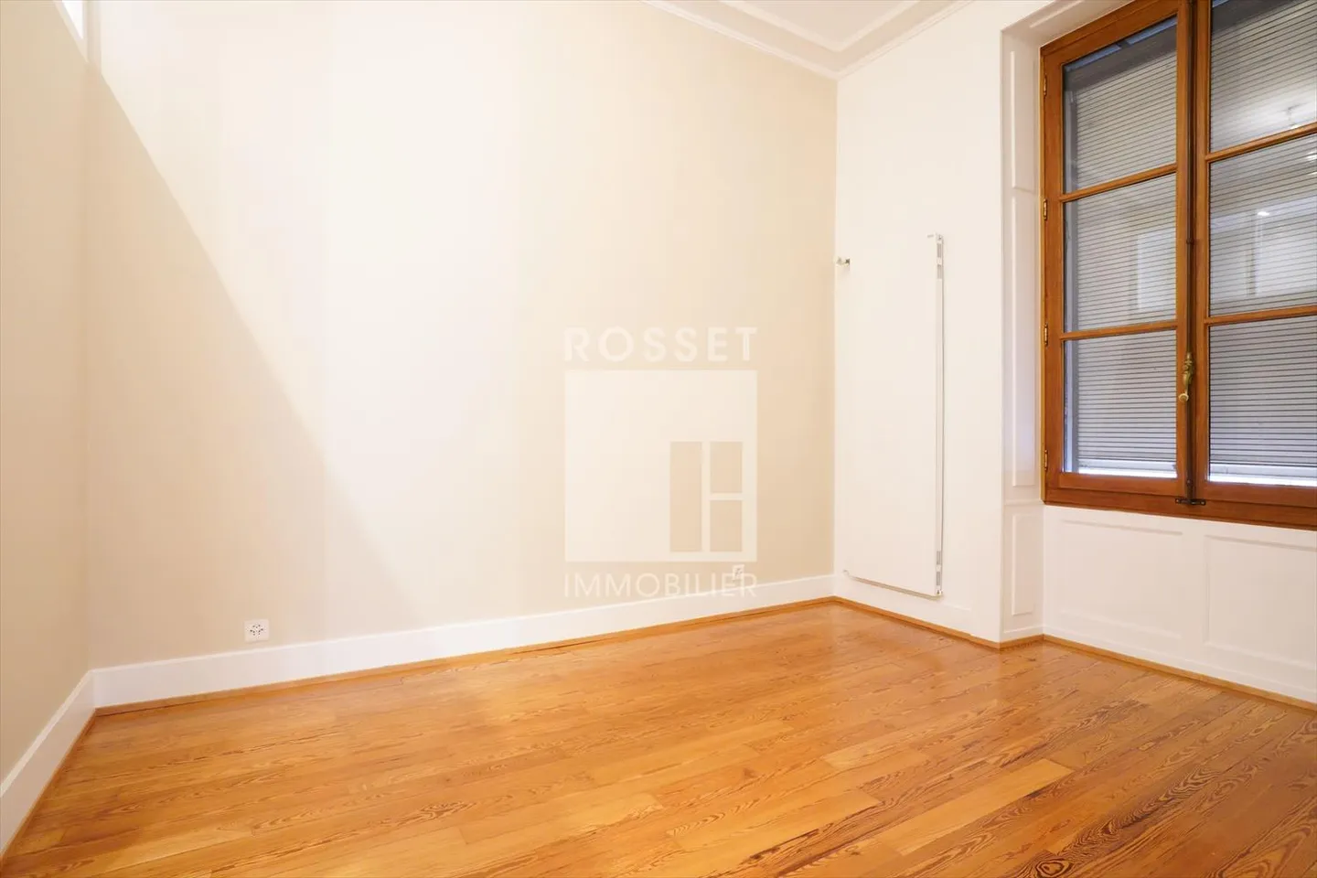 Schönes Objekt von etwa 171m2 im 1. Stock, mitten im Herzen des Champel-Viertels und nahe aller Annehmlichkeiten. - Foto 9 von 12