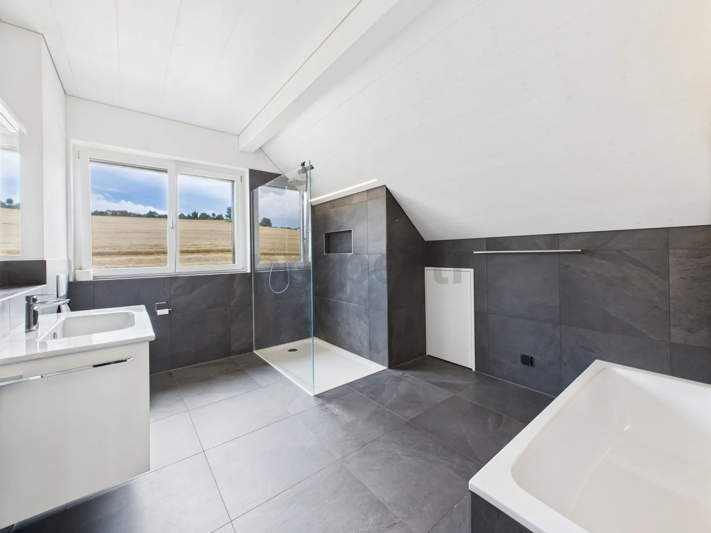 Charmante 6.5-Zimmer Wohnung in Sempach mit Seeblick und Bergsicht - Foto 9 von 12
