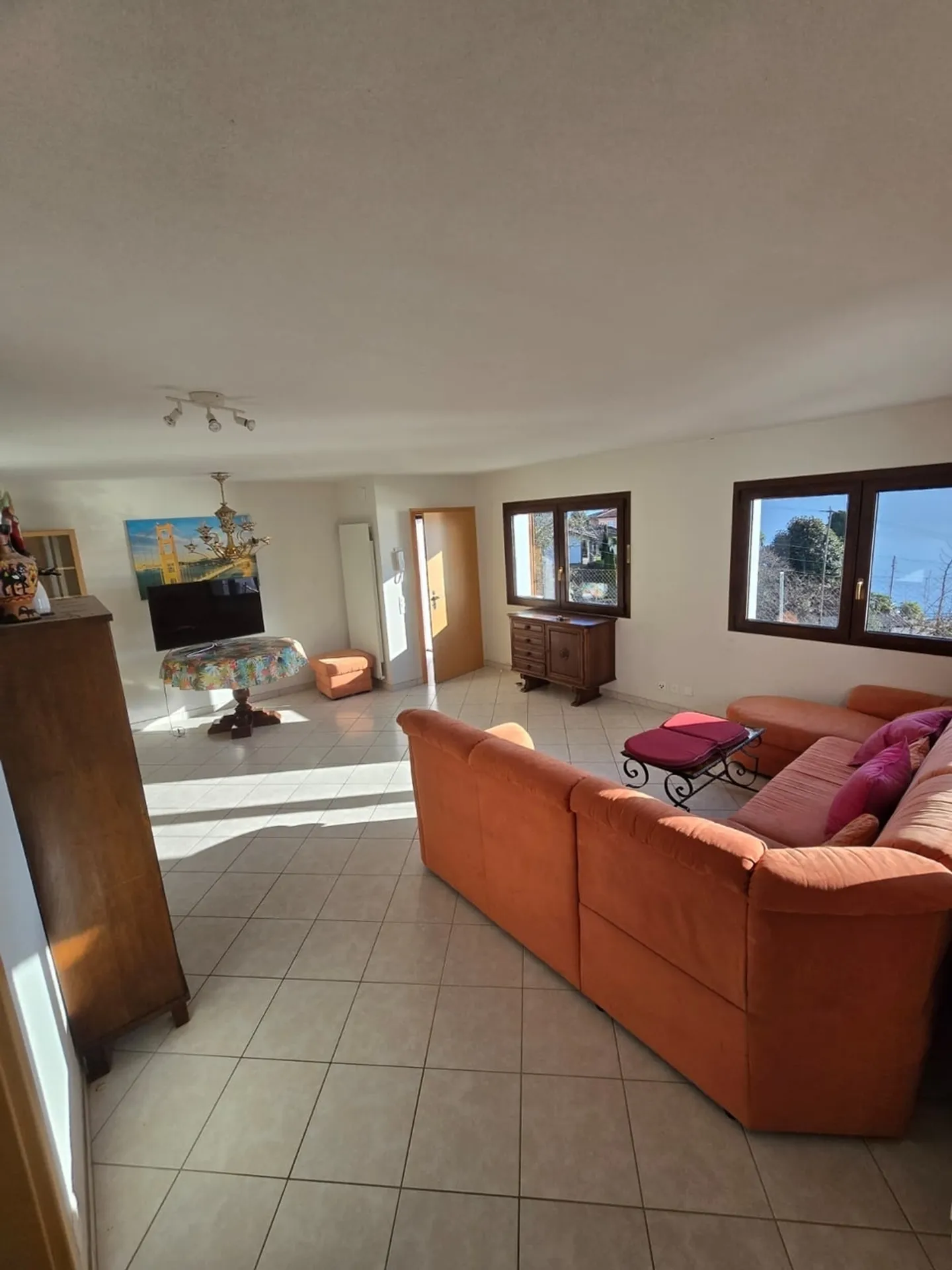 Brissago – Doppelhaushälfte mit Seeblick, Pool und großem Entwicklungspotenzial - Foto 4 von 13