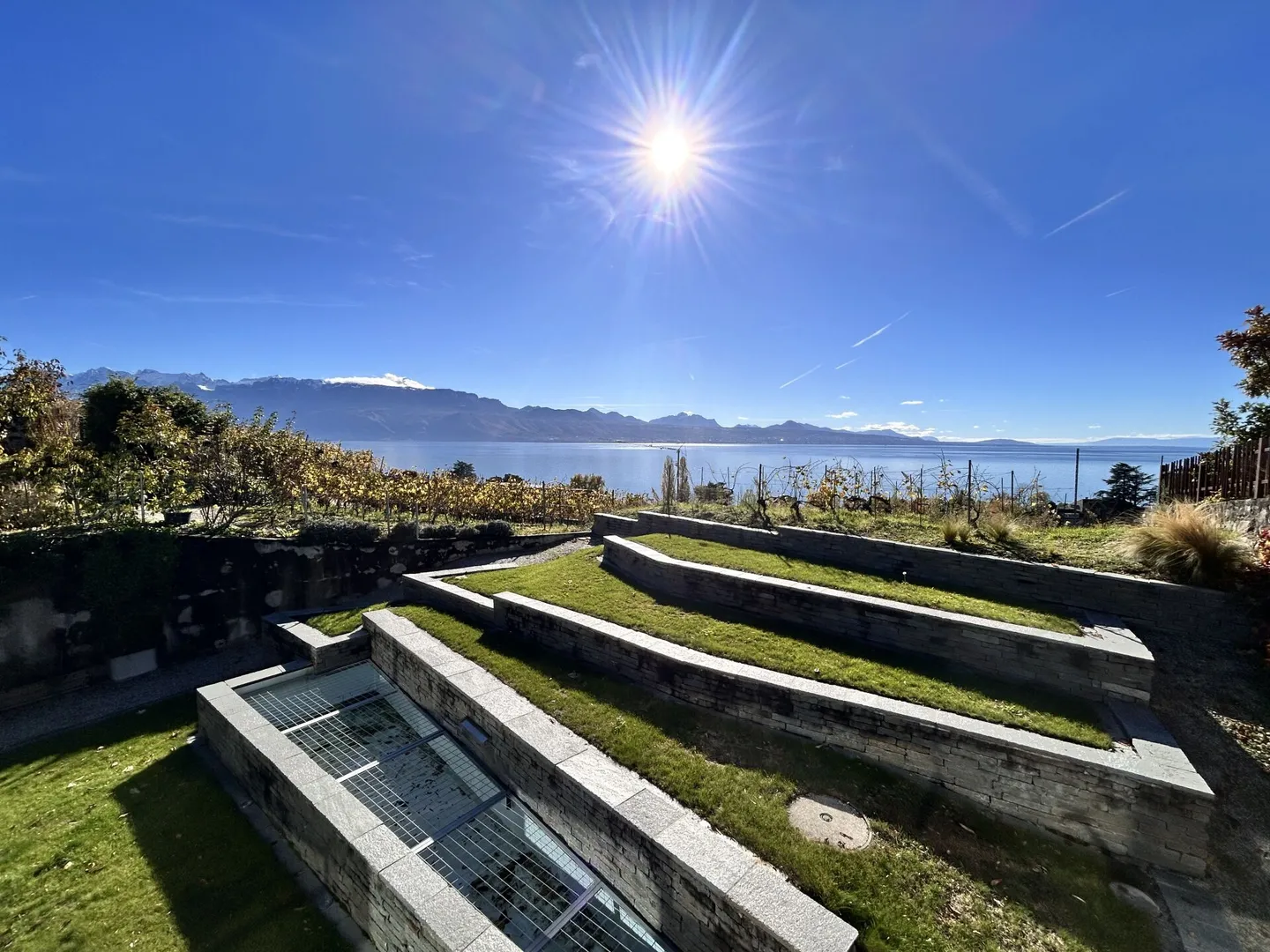 Duplex with high-end finishes and panoramic view of the lake and mountains - Photo 1 of 5