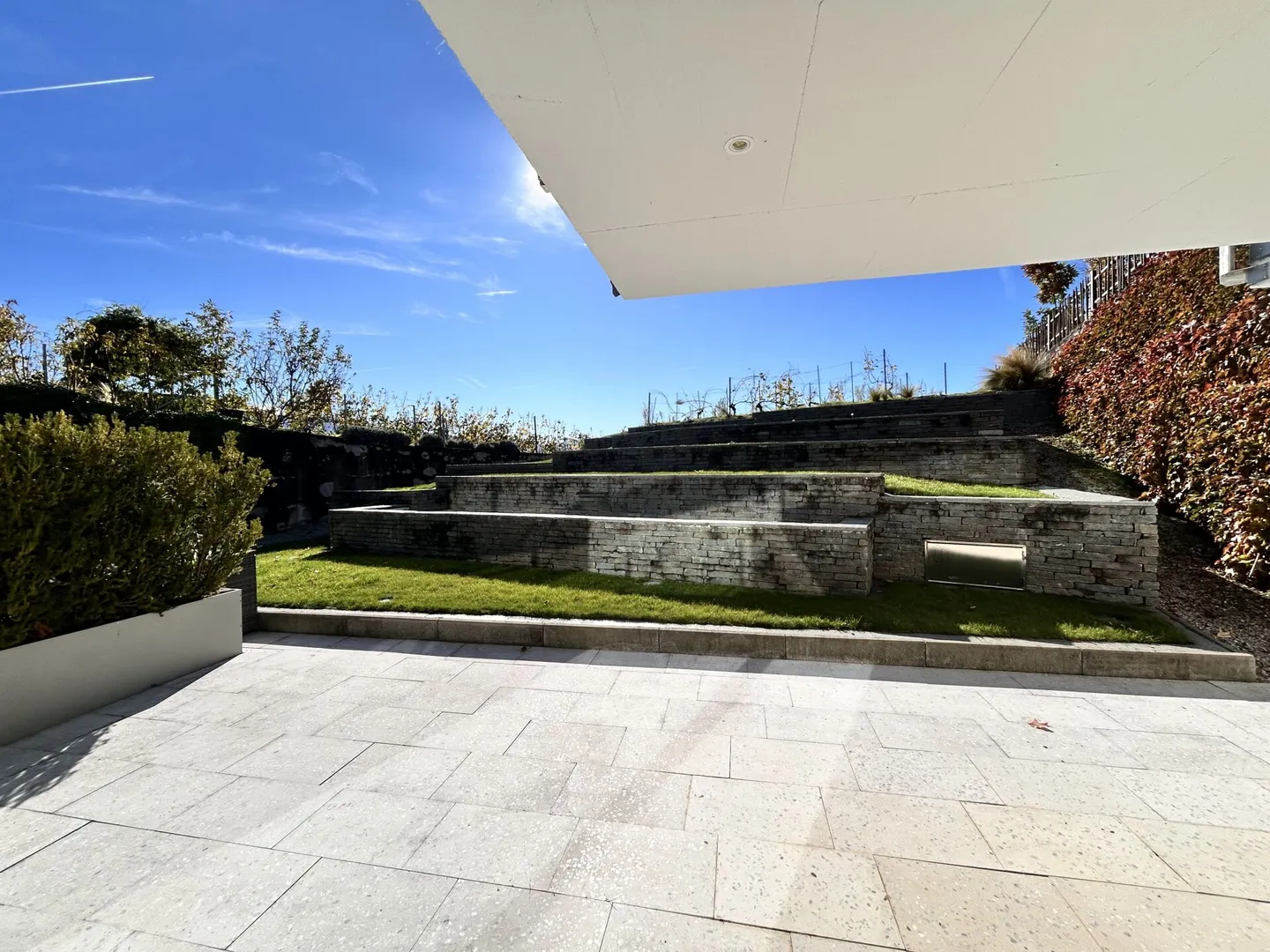 Duplex with high-end finishes and panoramic view of the lake and mountains - Photo 4 of 5