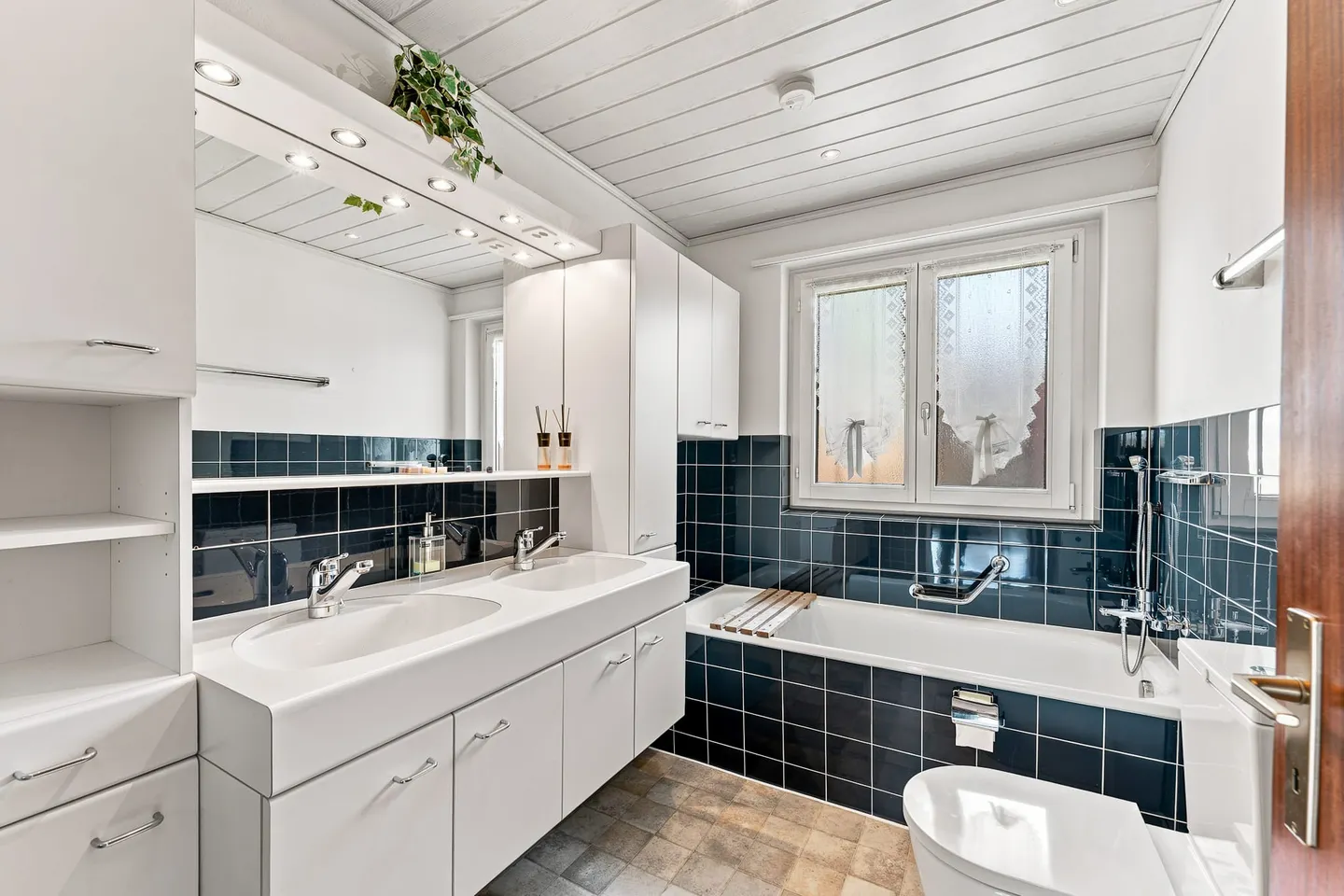Geräumiges Einfamilienhaus mit Aussicht - Foto 8 von 13