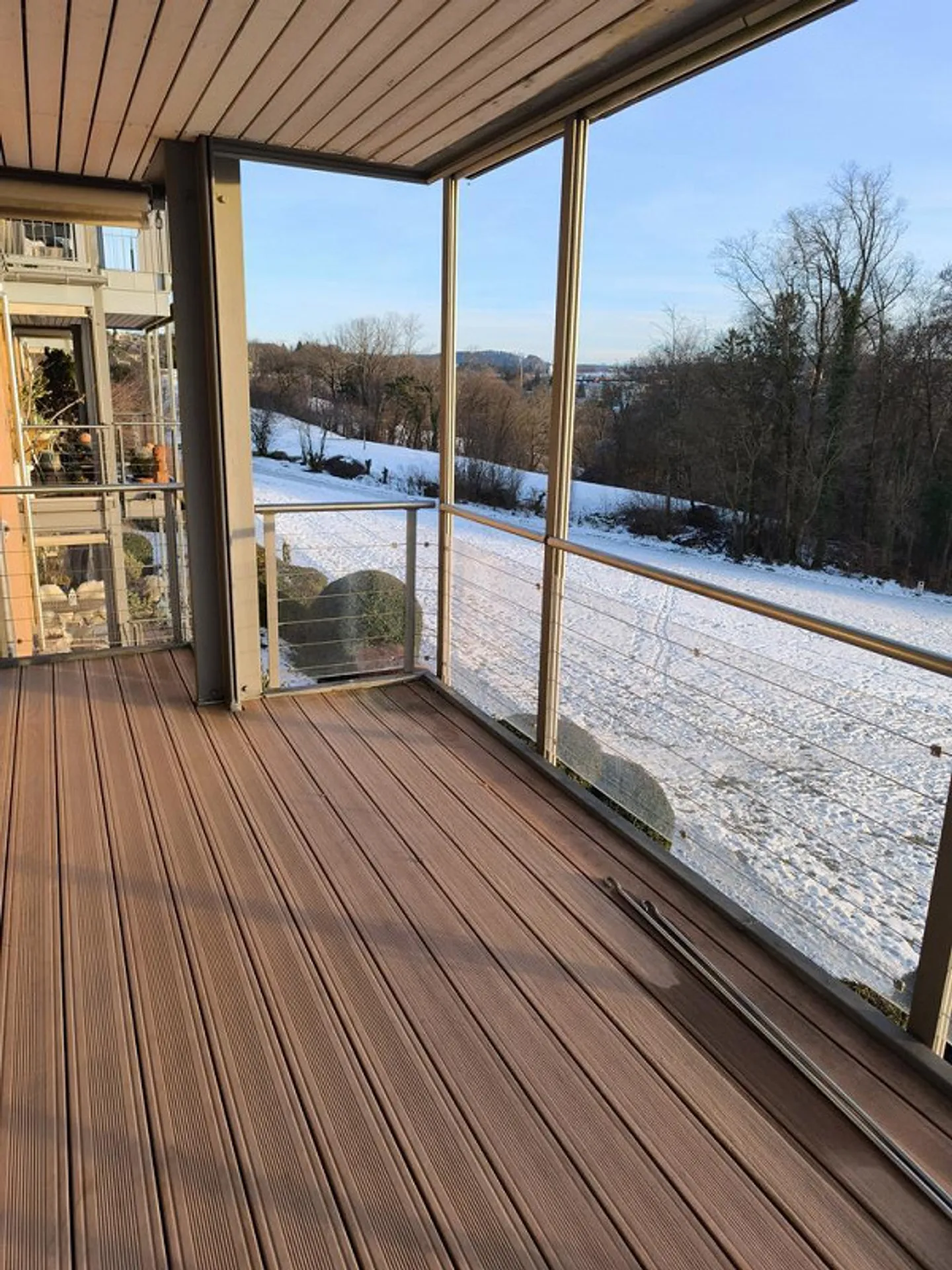 Quiet residential area with a view of greenery - Photo 4 of 12