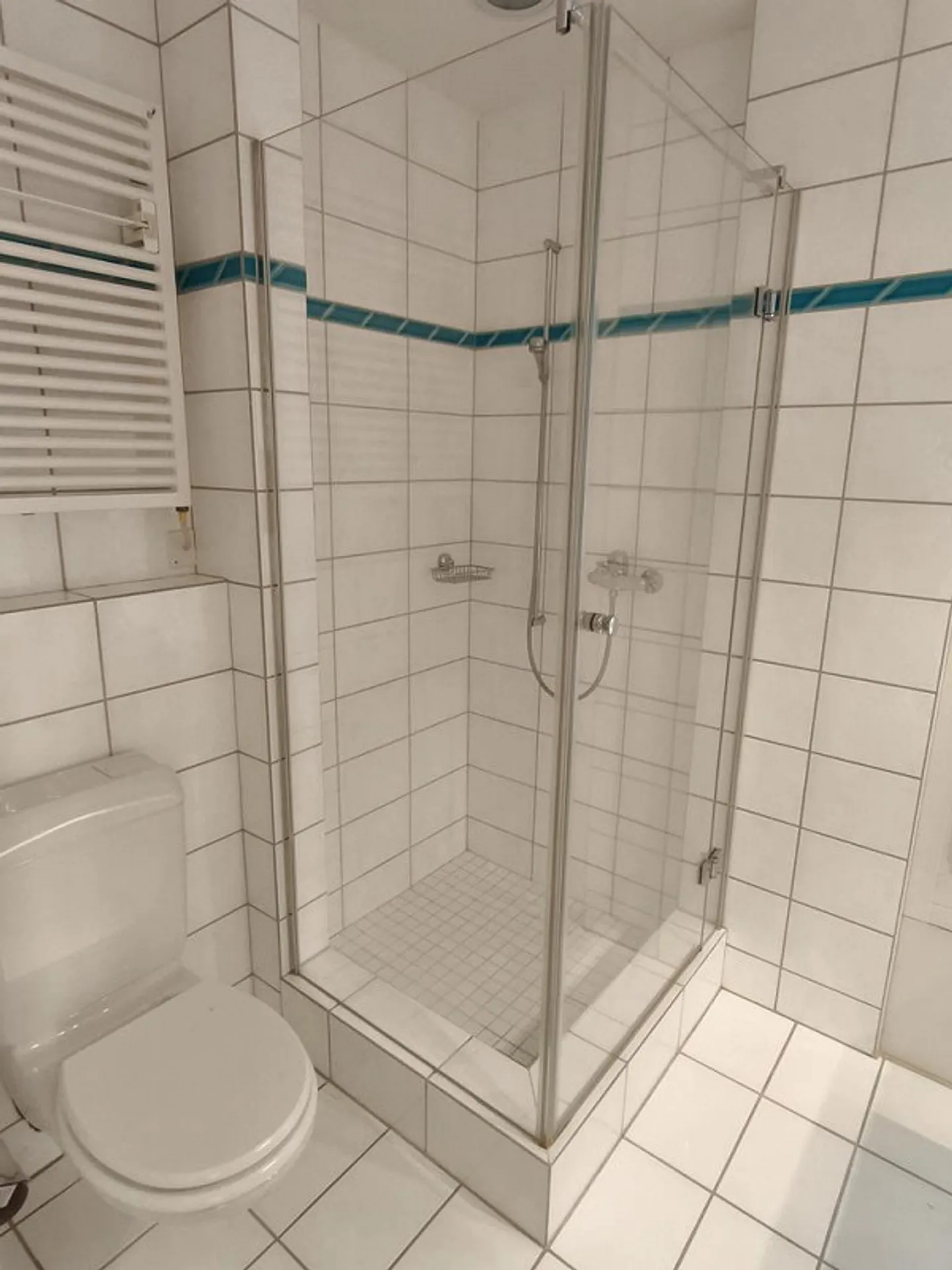 Quiet residential area with a view of greenery - Photo 10 of 12