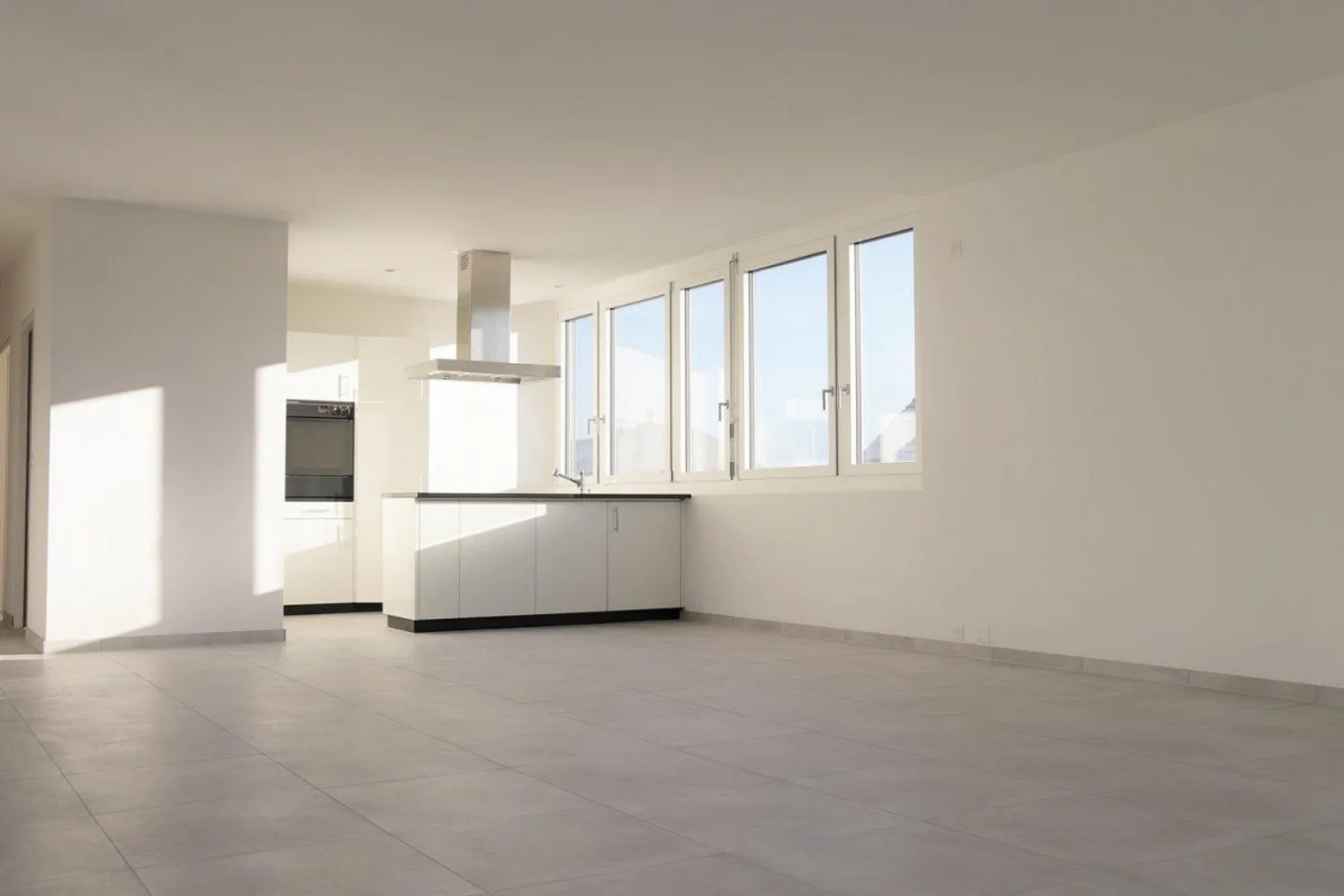 Exclusive and partially renovated 3 1/2-room apartment in Oberwil - Photo 1 of 8