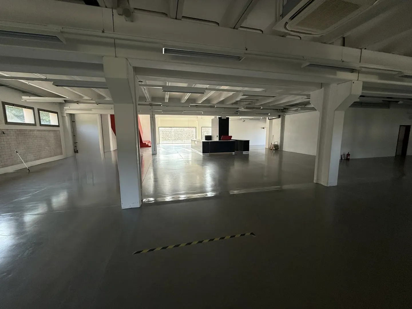 Mendrisio nous louons un grand bâtiment commercial/artisanal avec restaurant - Photo 6 sur 17