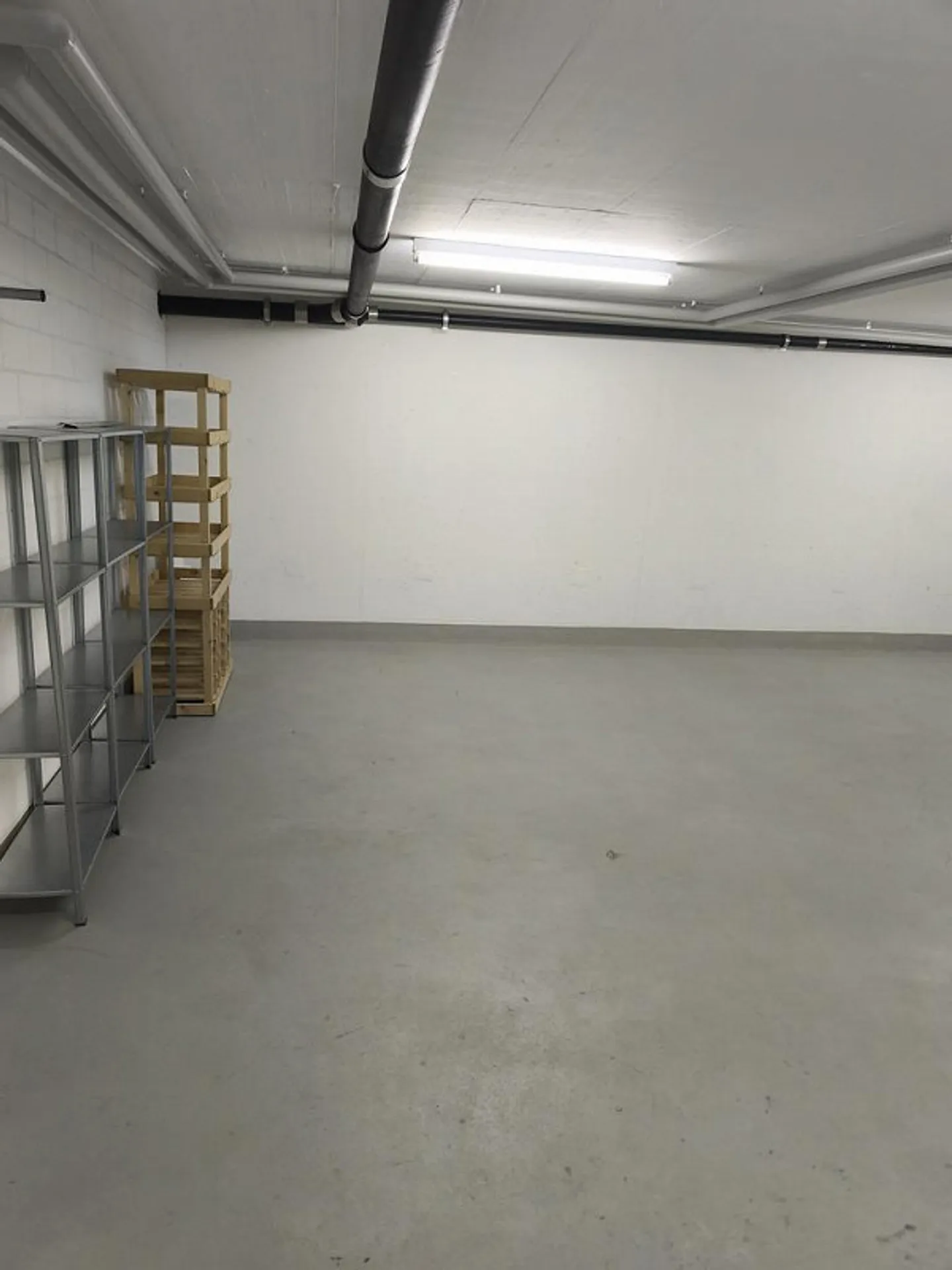 Quiet residential area with a view of greenery - Photo 11 of 12