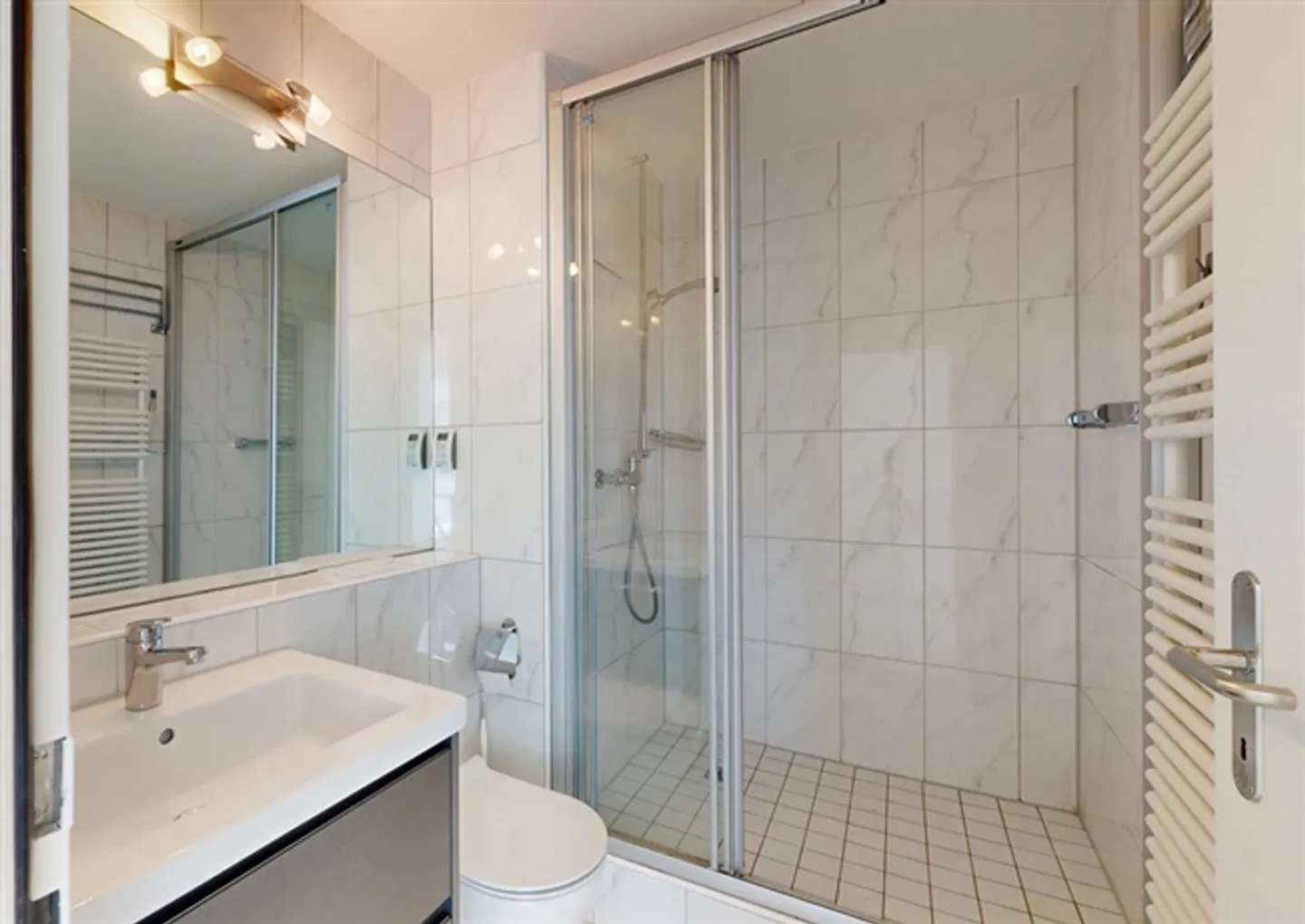 Light-filled 3.5-room apartment with parking space - Photo 8 of 19