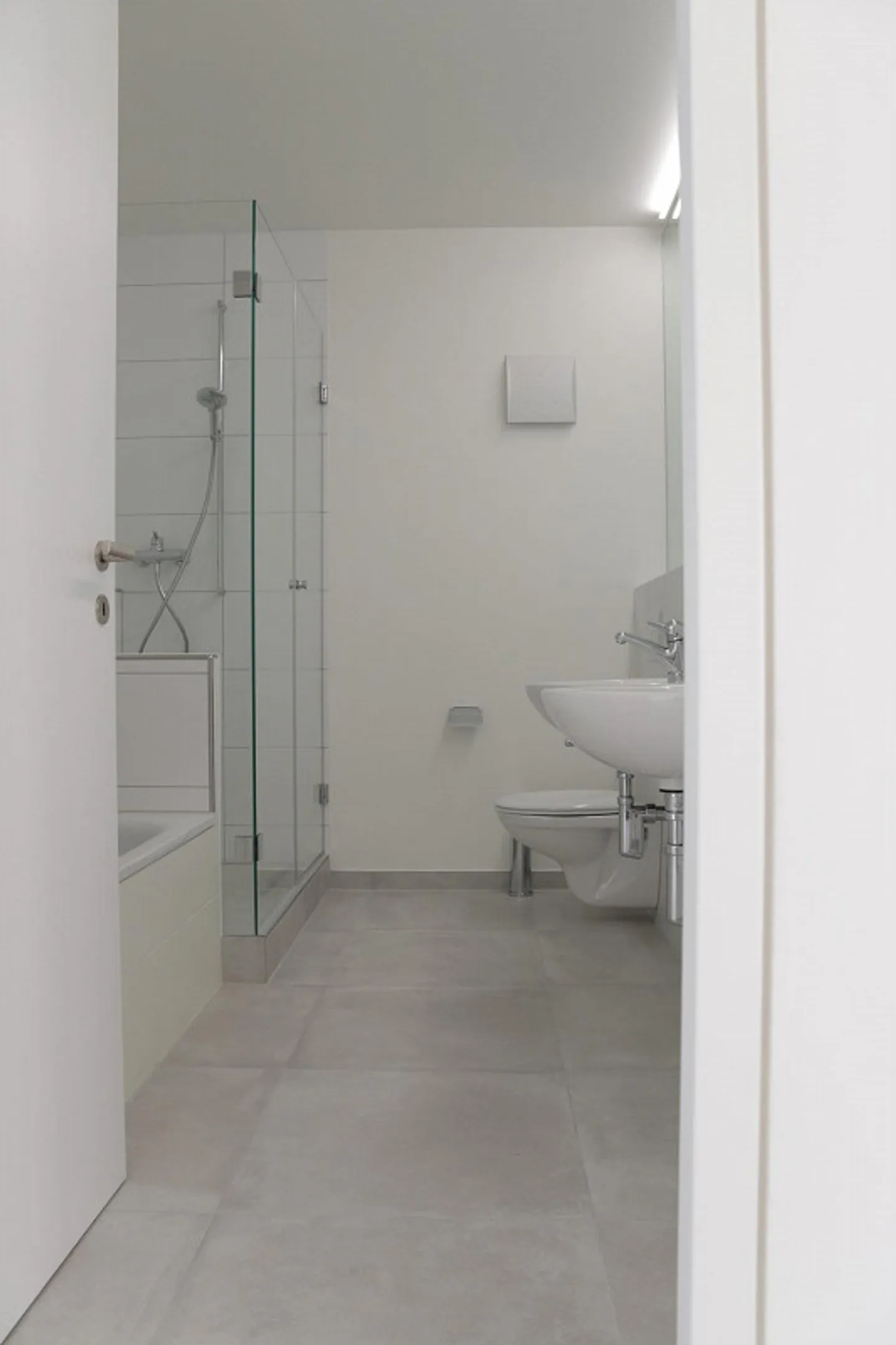 Exclusive and partially renovated 3 1/2-room apartment in Oberwil - Photo 6 of 8