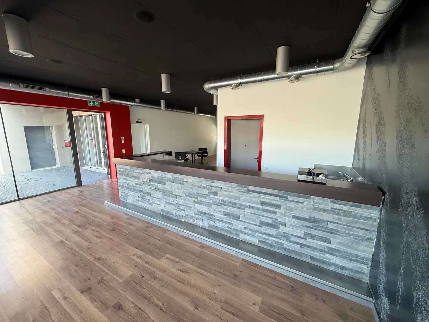 Mendrisio nous louons un grand bâtiment commercial/artisanal avec restaurant - Photo 10 sur 17