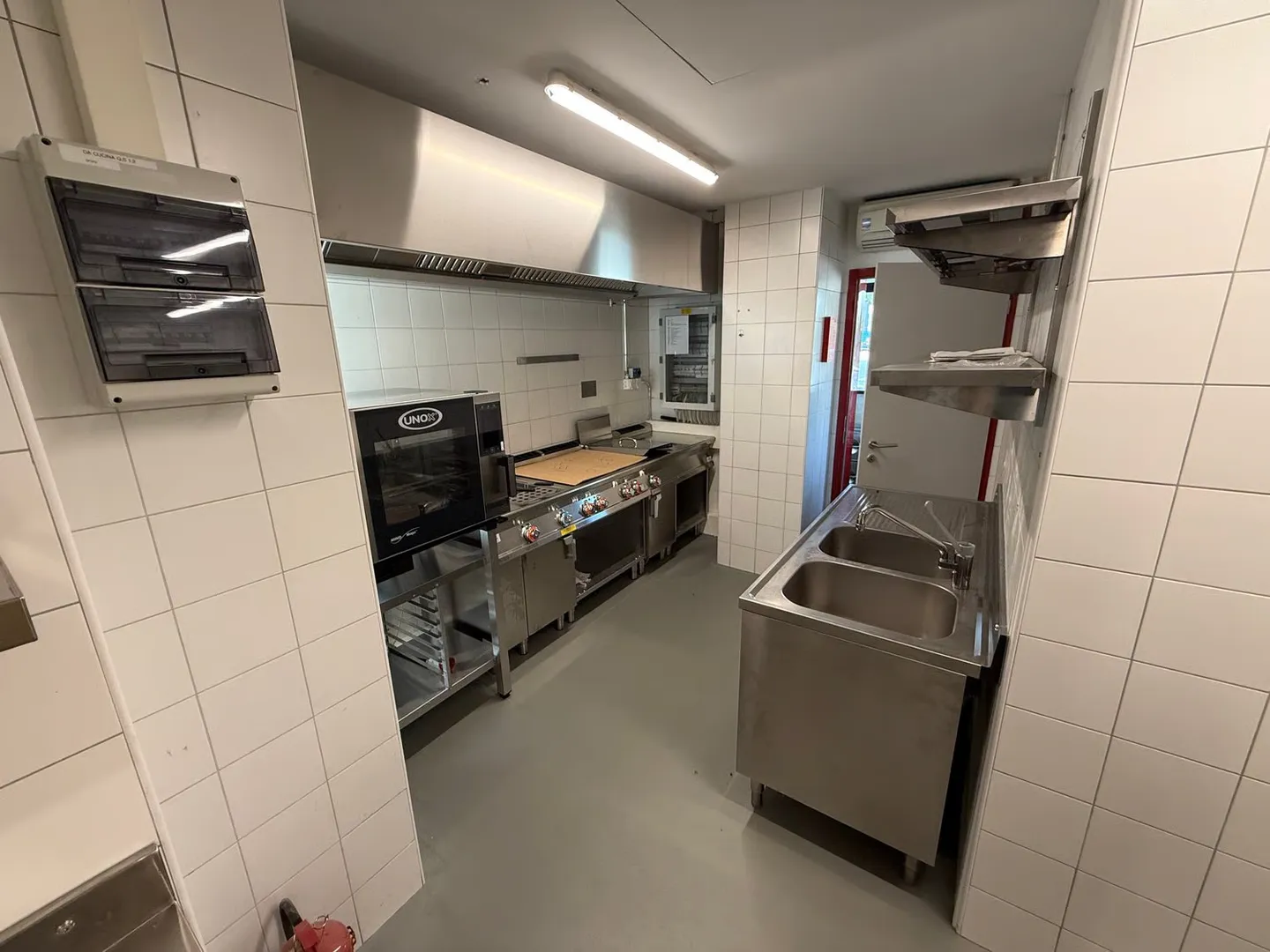 Mendrisio nous louons un grand bâtiment commercial/artisanal avec restaurant - Photo 11 sur 17