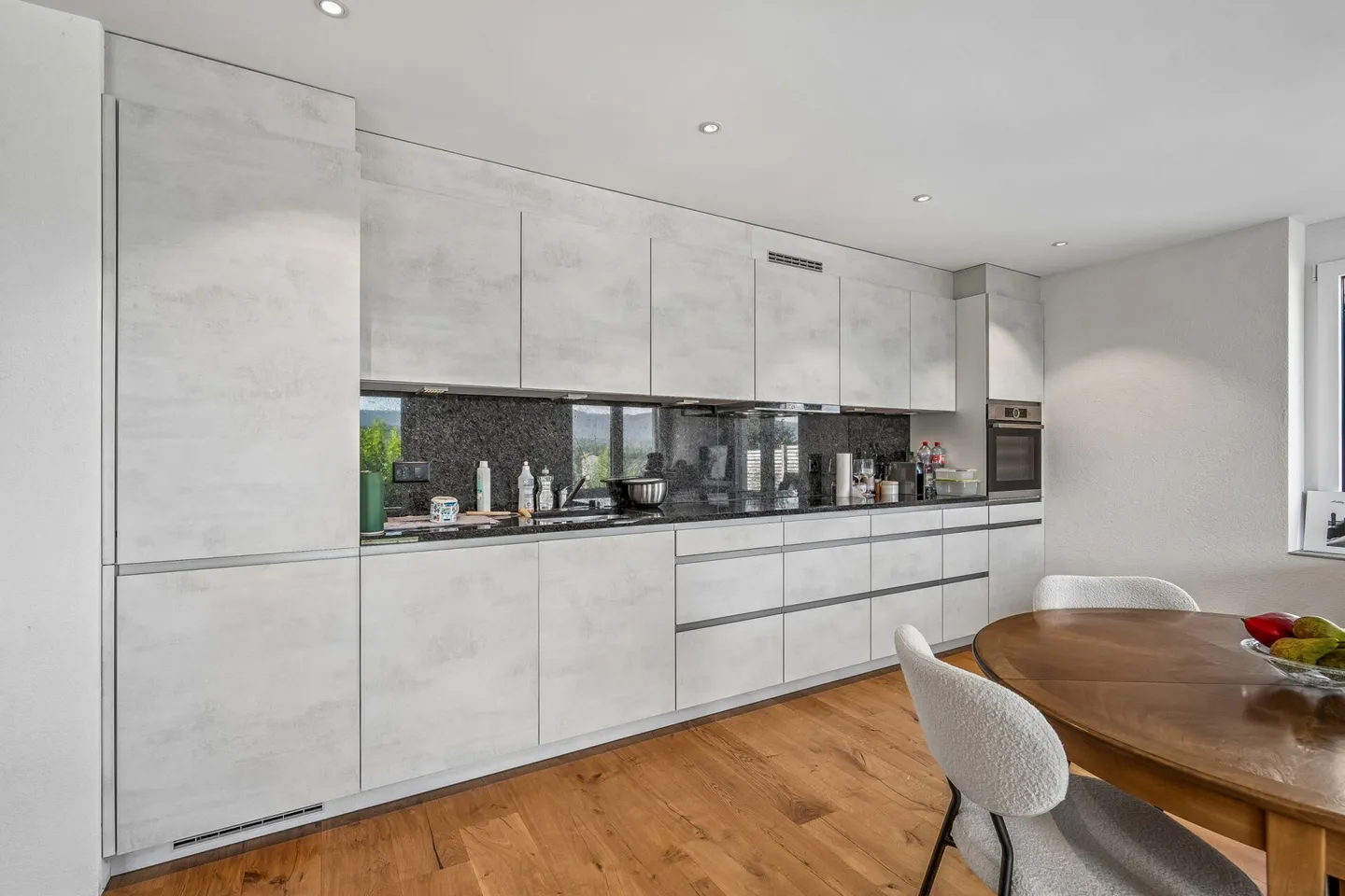 Appartement élégant avec terrasse - Photo 4 sur 10