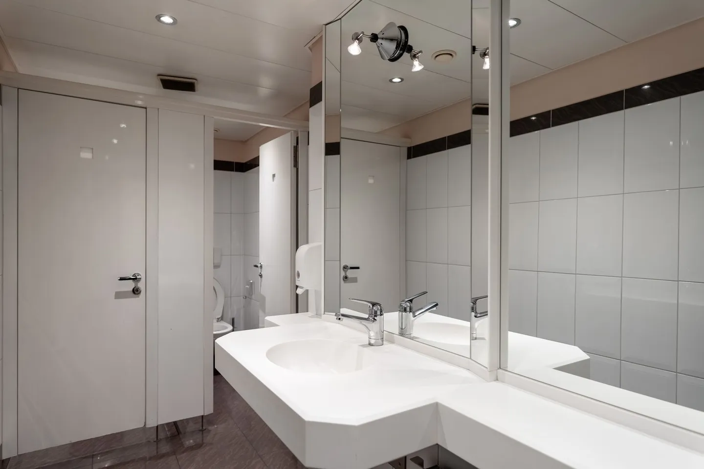 Ristorante in posizione soleggiata e centrale per inquilino innovativo - Foto 26 di 28