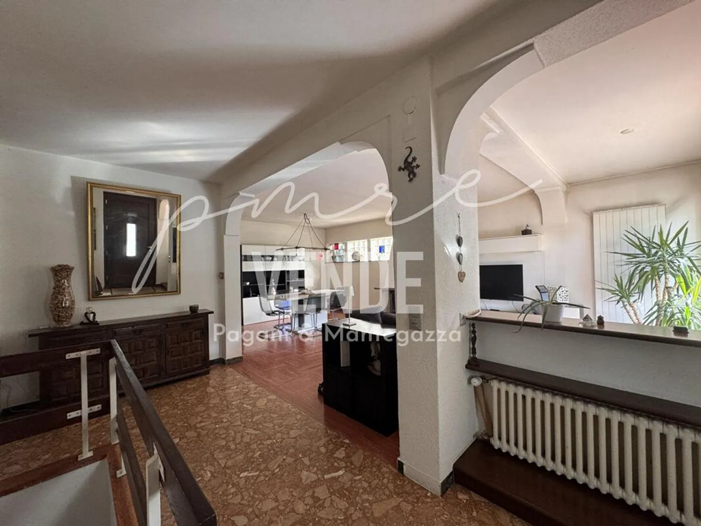 VEZIA I UNABHÄNGIGE SEKUNDÄRWOHNUNG MIT GARTEN UND POTENZIAL... - Foto 1 von 13