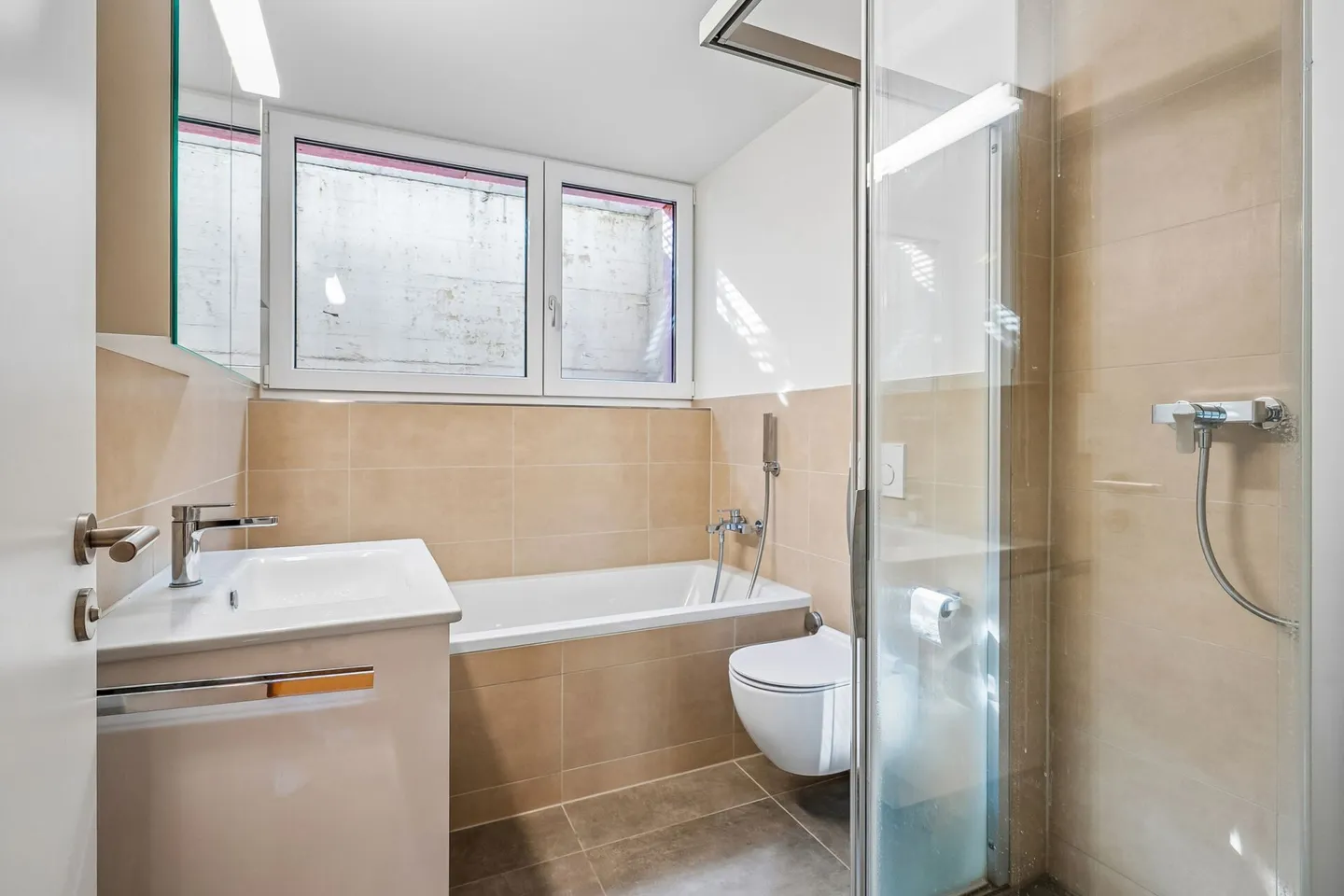 Appartement élégant avec terrasse - Photo 6 sur 10