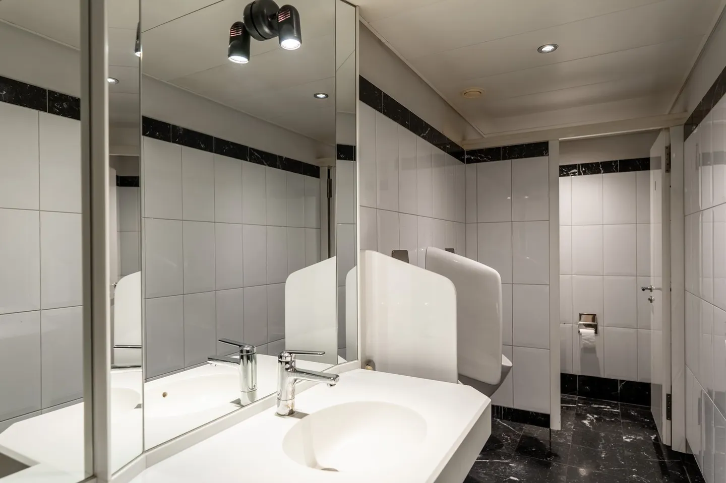 Ristorante in posizione soleggiata e centrale per inquilino innovativo - Foto 27 di 28